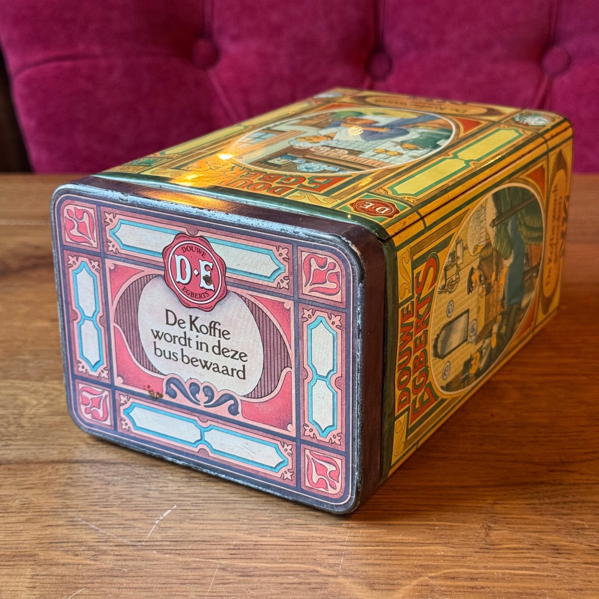 Antiek Douwe Egberts koffieblik met scènes uit het koffieritueel - The Collectionist