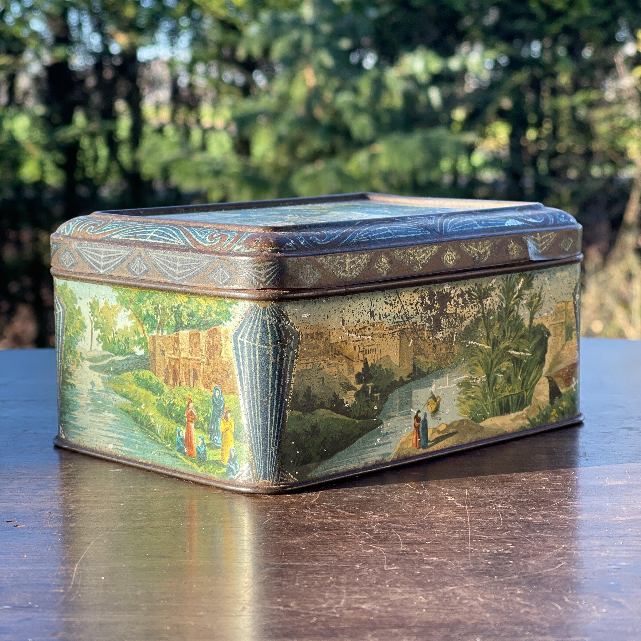 Antiek rechthoekig metalen blik met scharnierdeksel en landschapsdecor - The Collectionist