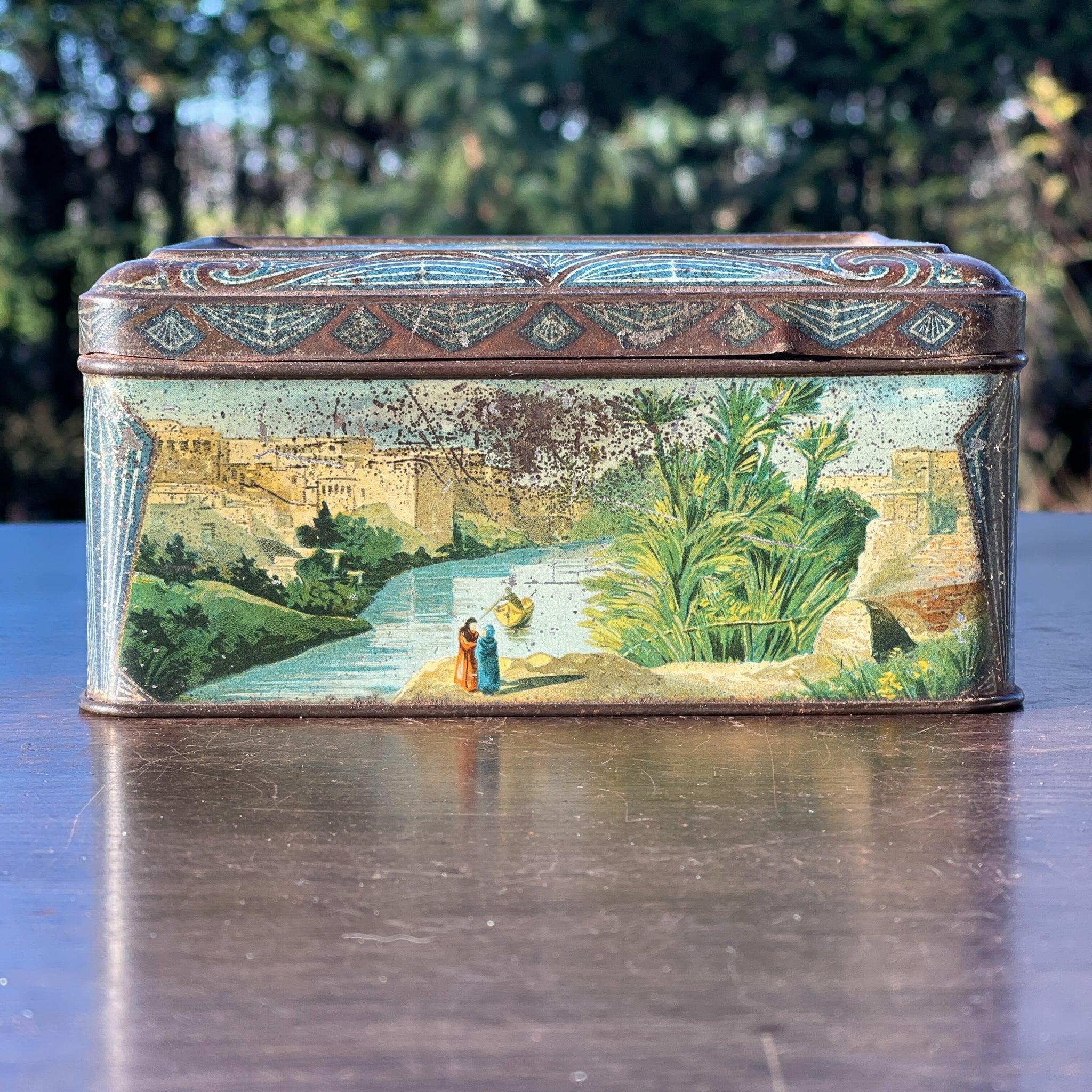 Antiek rechthoekig metalen blik met scharnierdeksel en landschapsdecor - The Collectionist