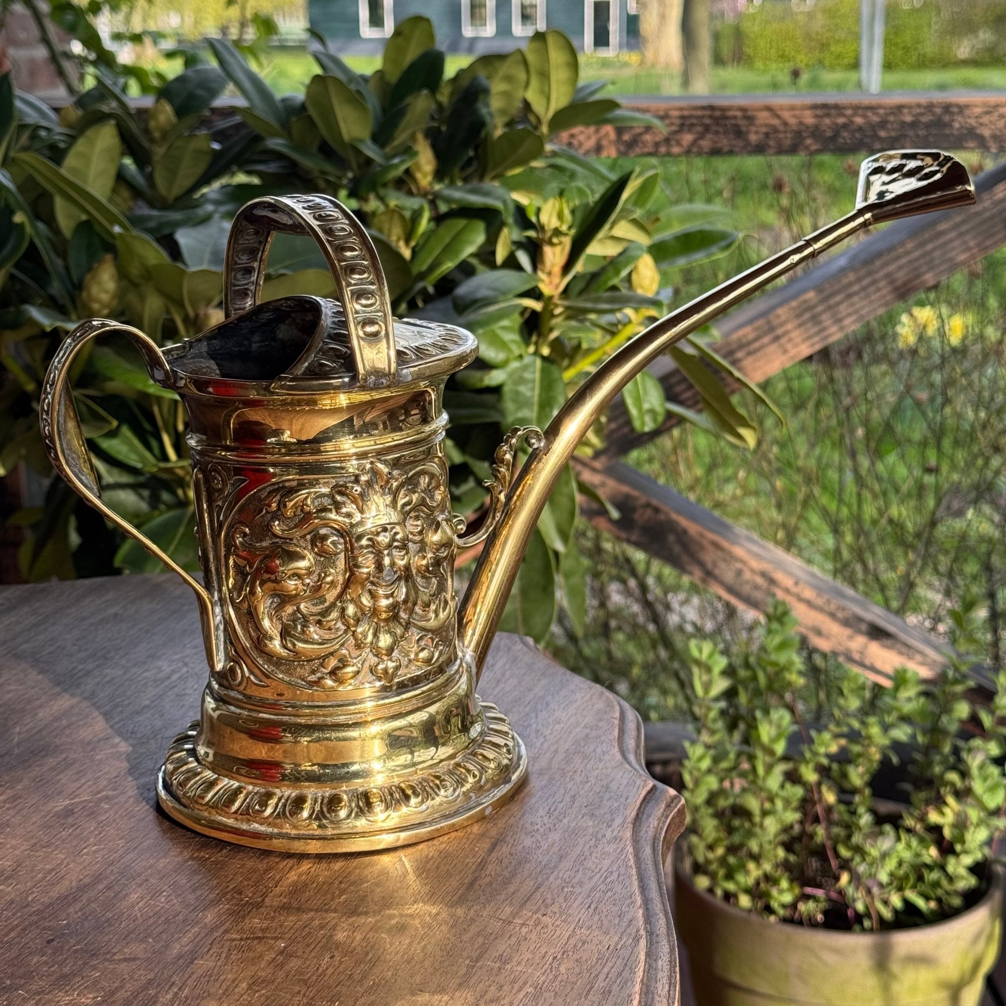 Antieke Messing Gieter - The Collectionist