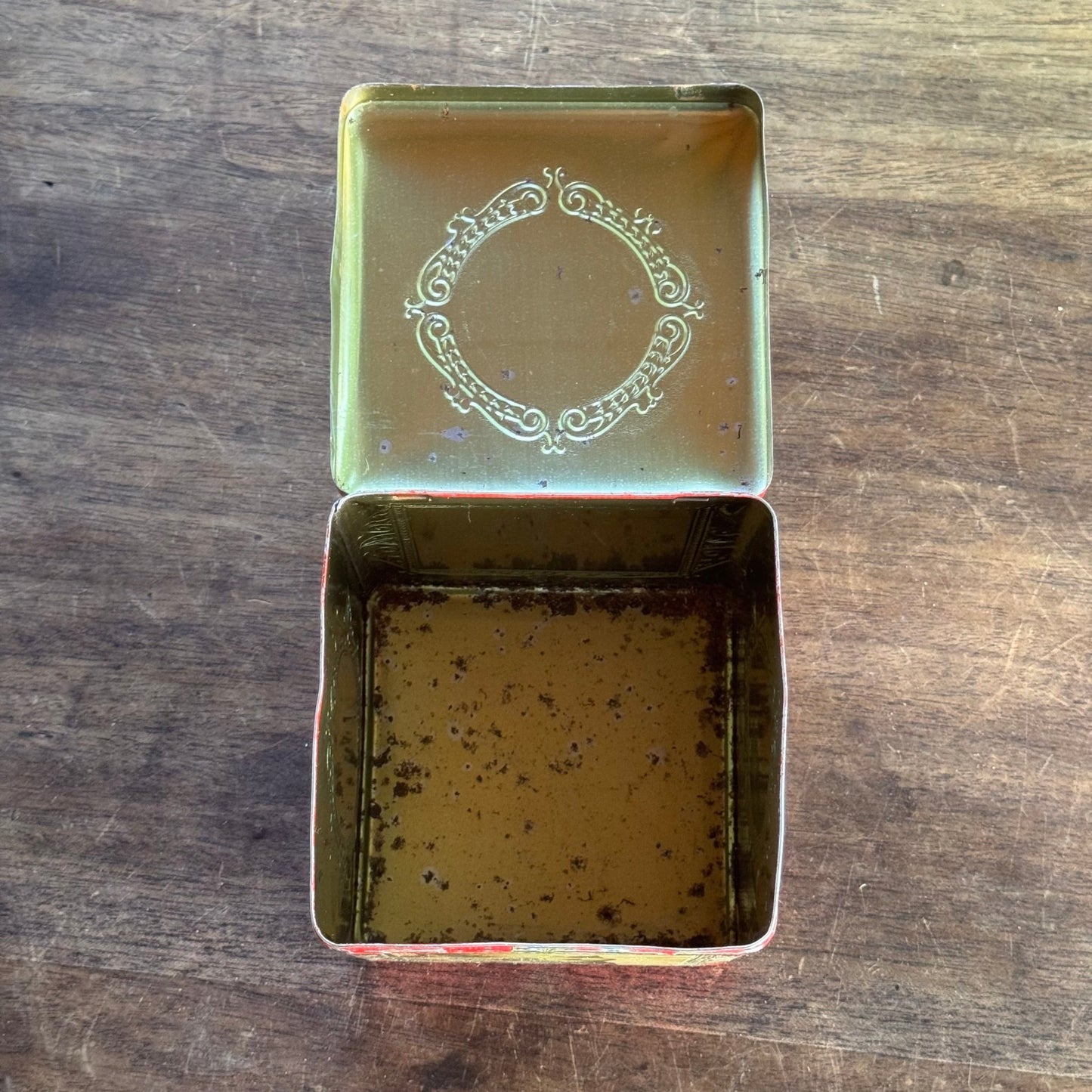 Blik met afbeeldingen van schilderijen van Pieter de Hooch, Frans Hals, Rembrandt, A. van Dijck. - The Collectionist