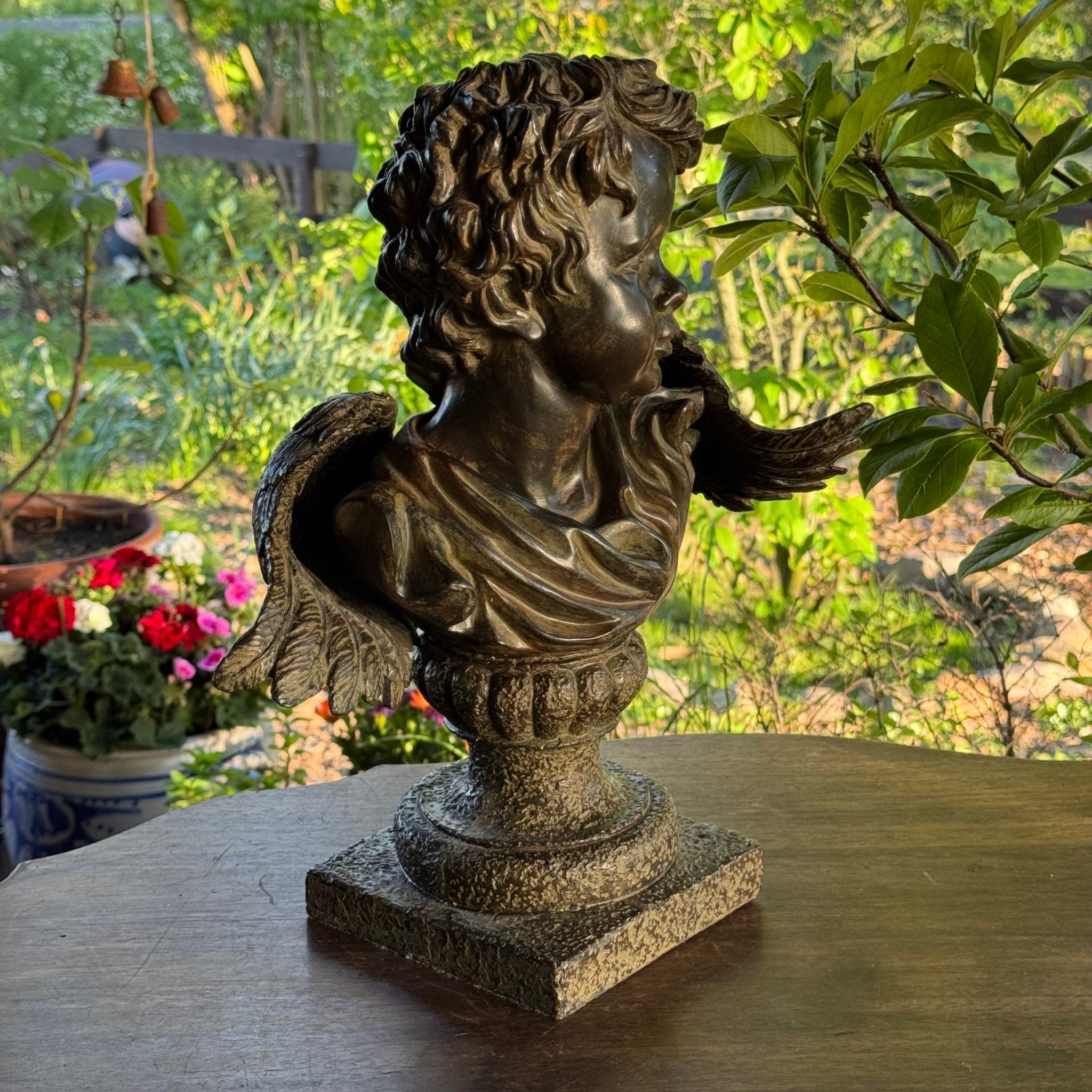 Buste Engel - The Collectionist