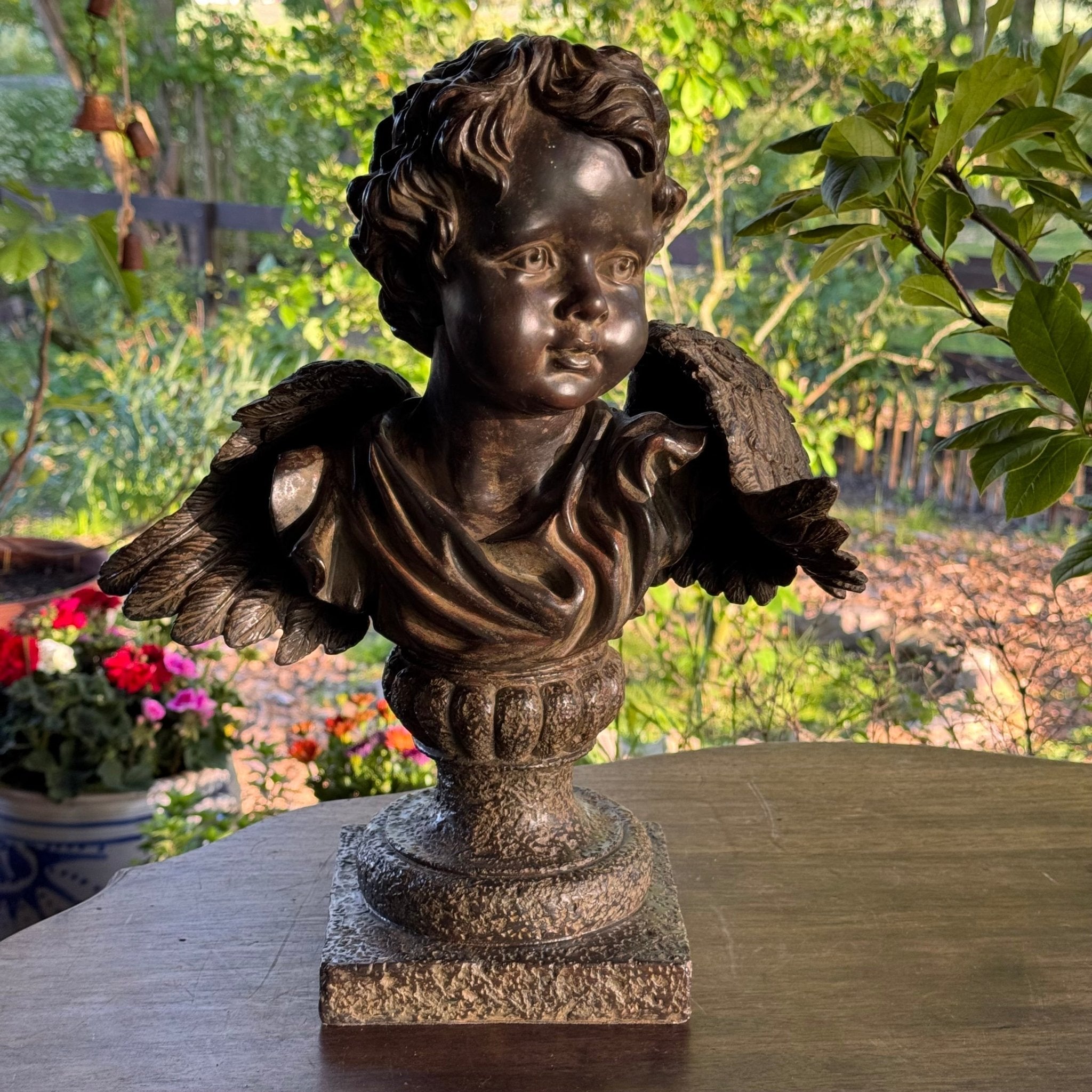 Buste Engel - The Collectionist