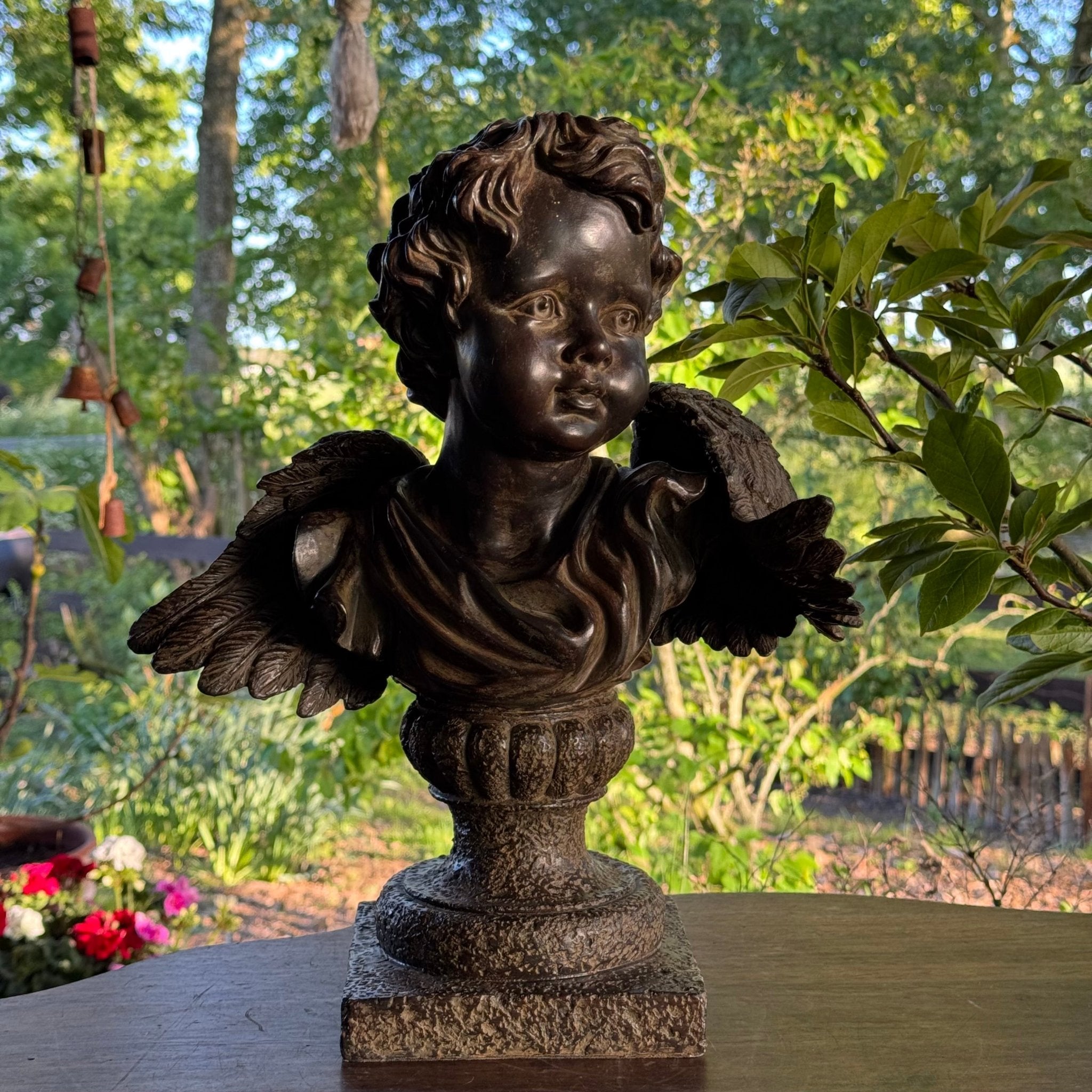 Buste Engel - The Collectionist