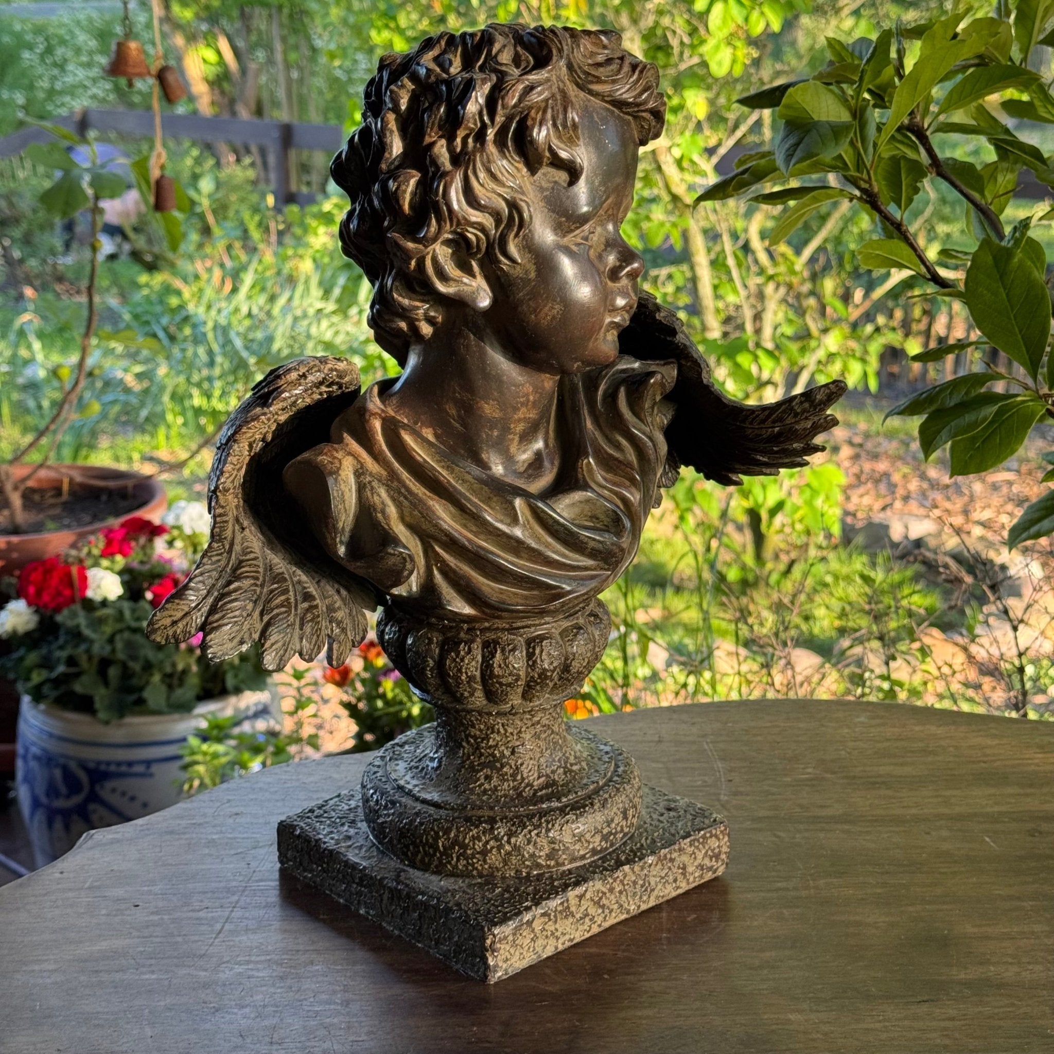 Buste Engel - The Collectionist