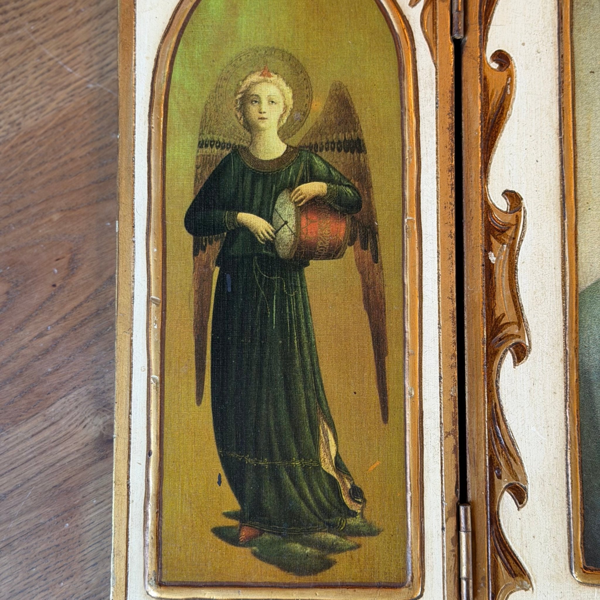 Houten Drieluik met Madonna en Engelen – Vintage Triptiek met Goudaccenten - The Collectionist