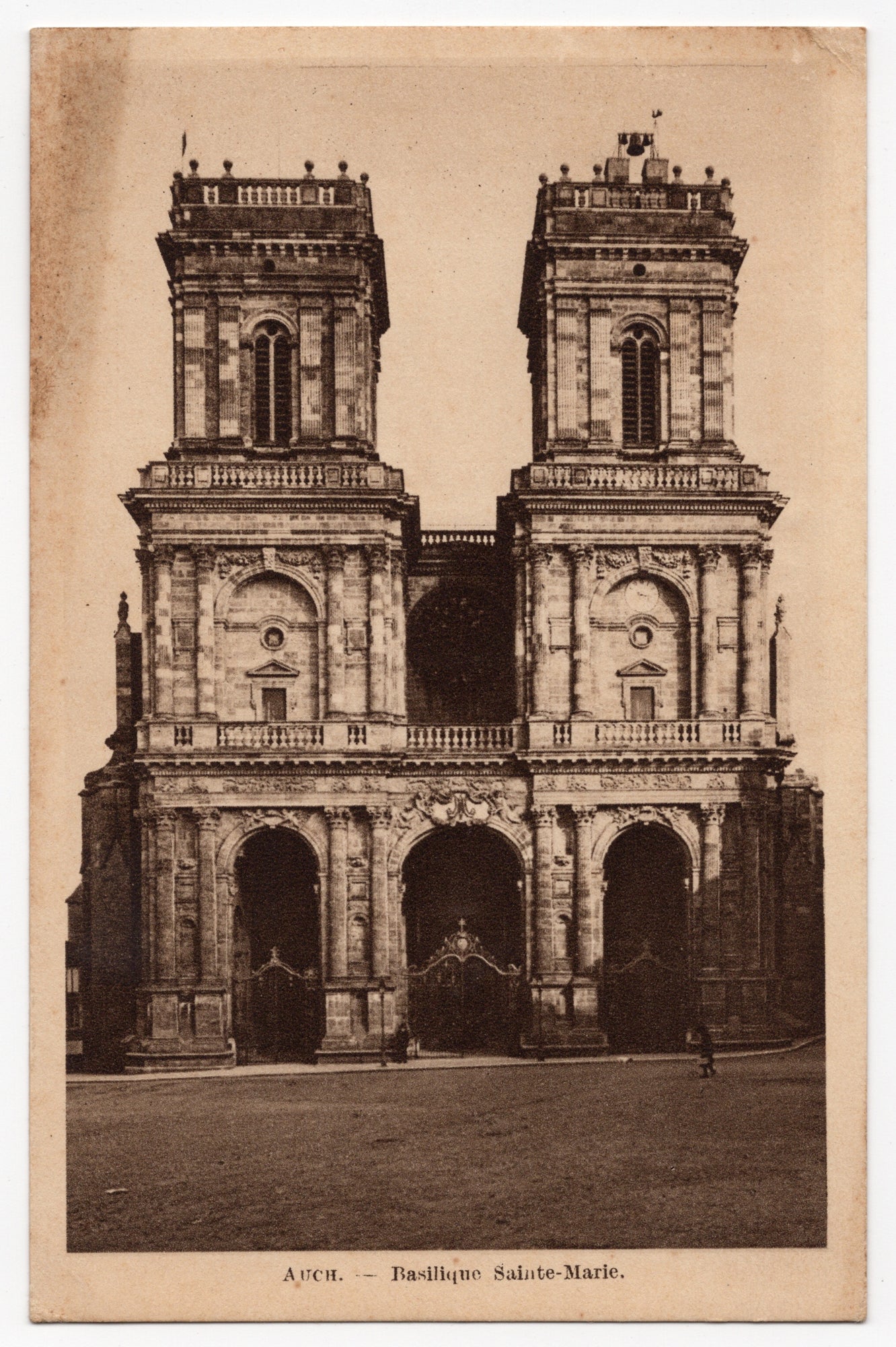 Ansichtkaart sepiafoto westgevel Basilique Sainte-Marie Auch, kathedraal Gers zuidwest-Frankrijk, Librairie Segonzac, ca. 1910