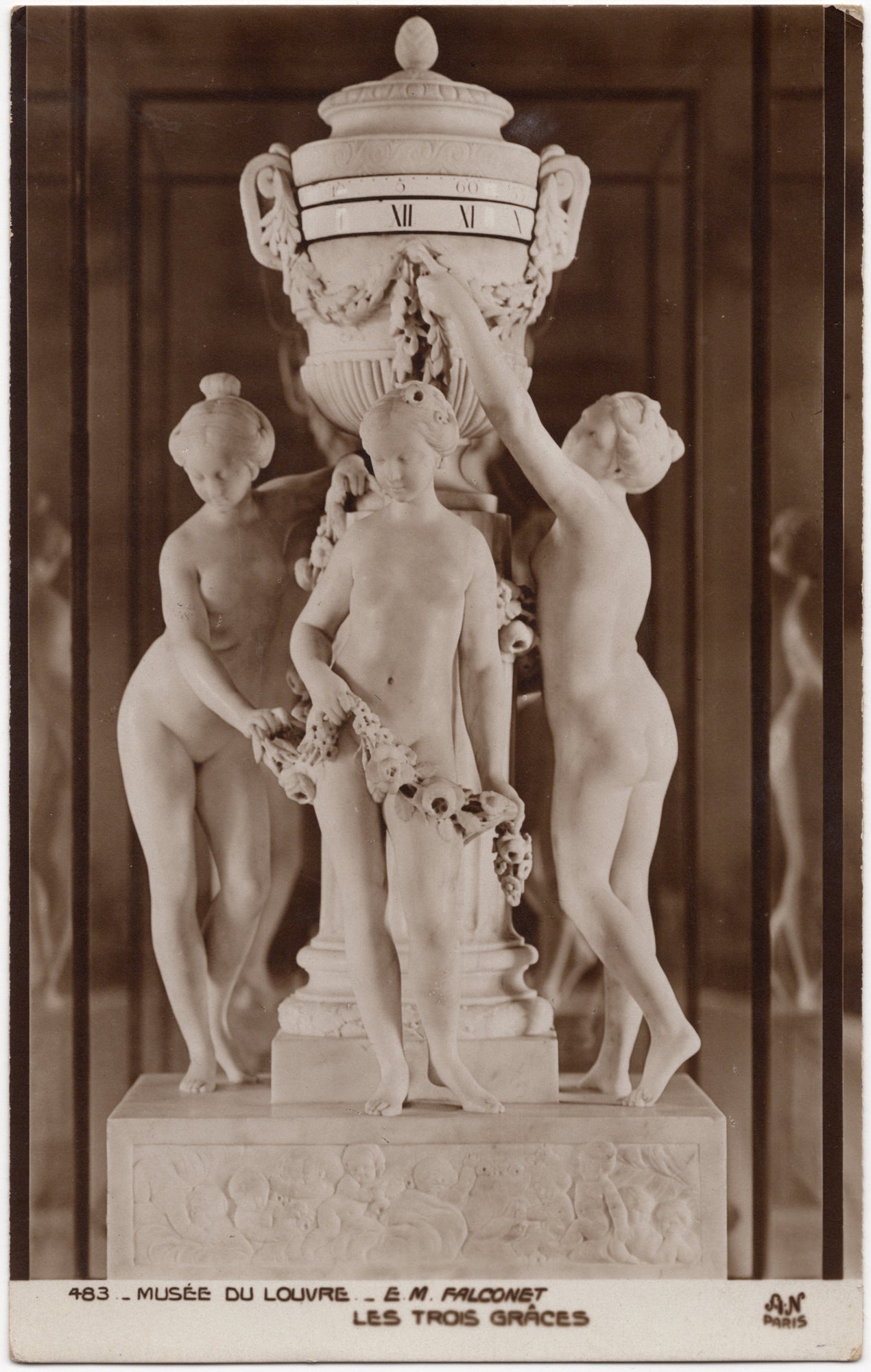 Museumansichtkaart fotografische reproductie Falconet, Les Trois Graces, Musée du Louvre Parijs, A.N. Paris nr. 483, rococo 18e eeuw
