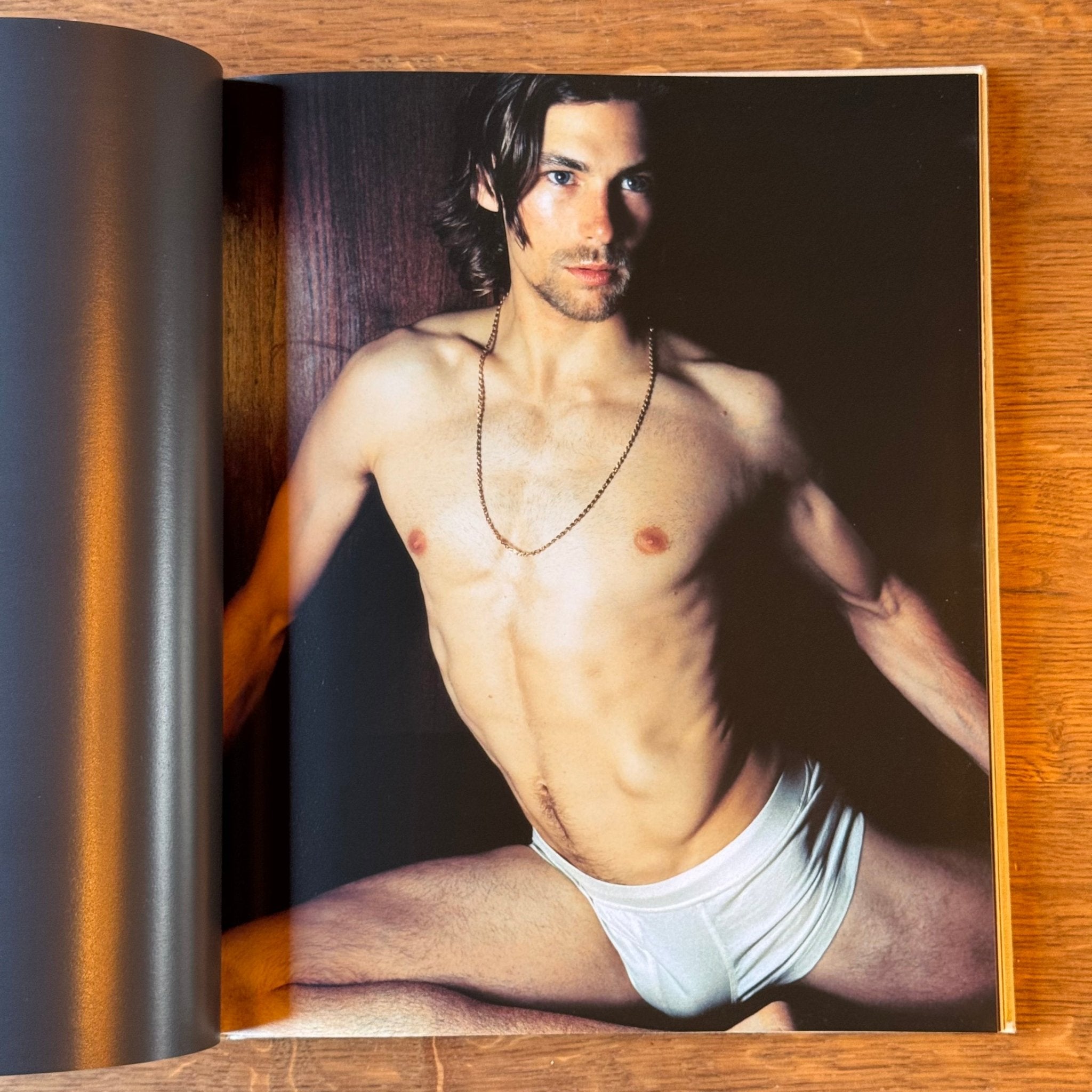 Naked Life – Julian Hargreaves – Mannenfotografie in Luxe Linnen Hardcover (2000) - The Collectionist