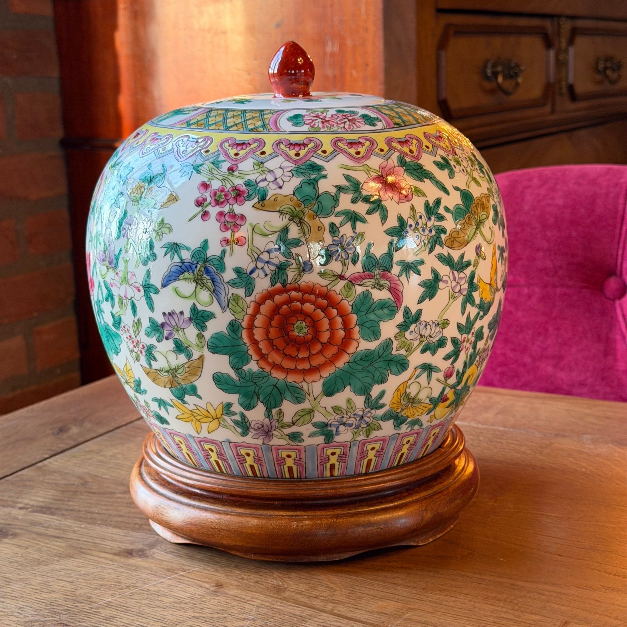 Paar Vintage Chinese Porseleinen Dekselpotten met Bloemen & Vogels – Famille Rose Stijl - The Collectionist