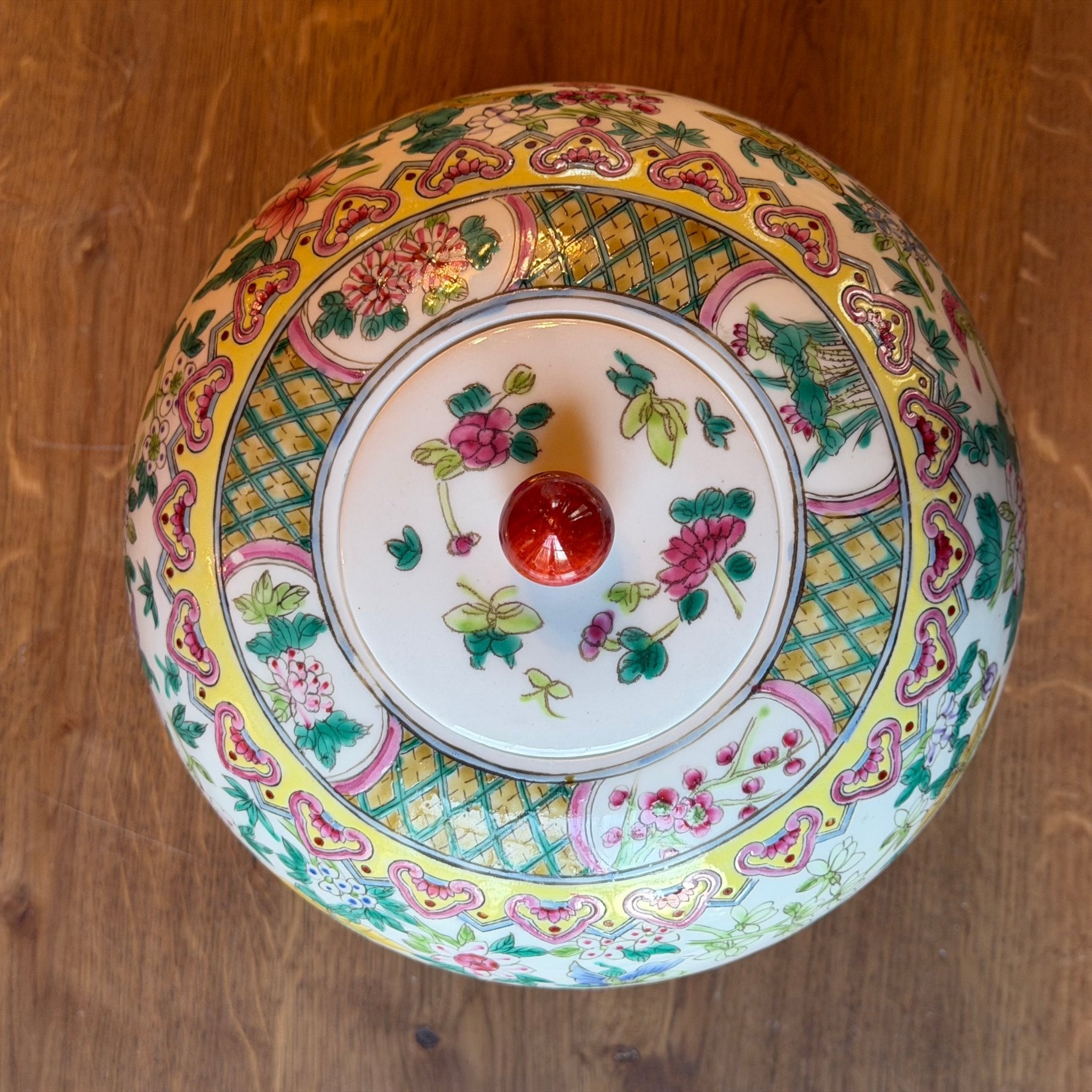 Paar Vintage Chinese Porseleinen Dekselpotten met Bloemen & Vogels – Famille Rose Stijl - The Collectionist