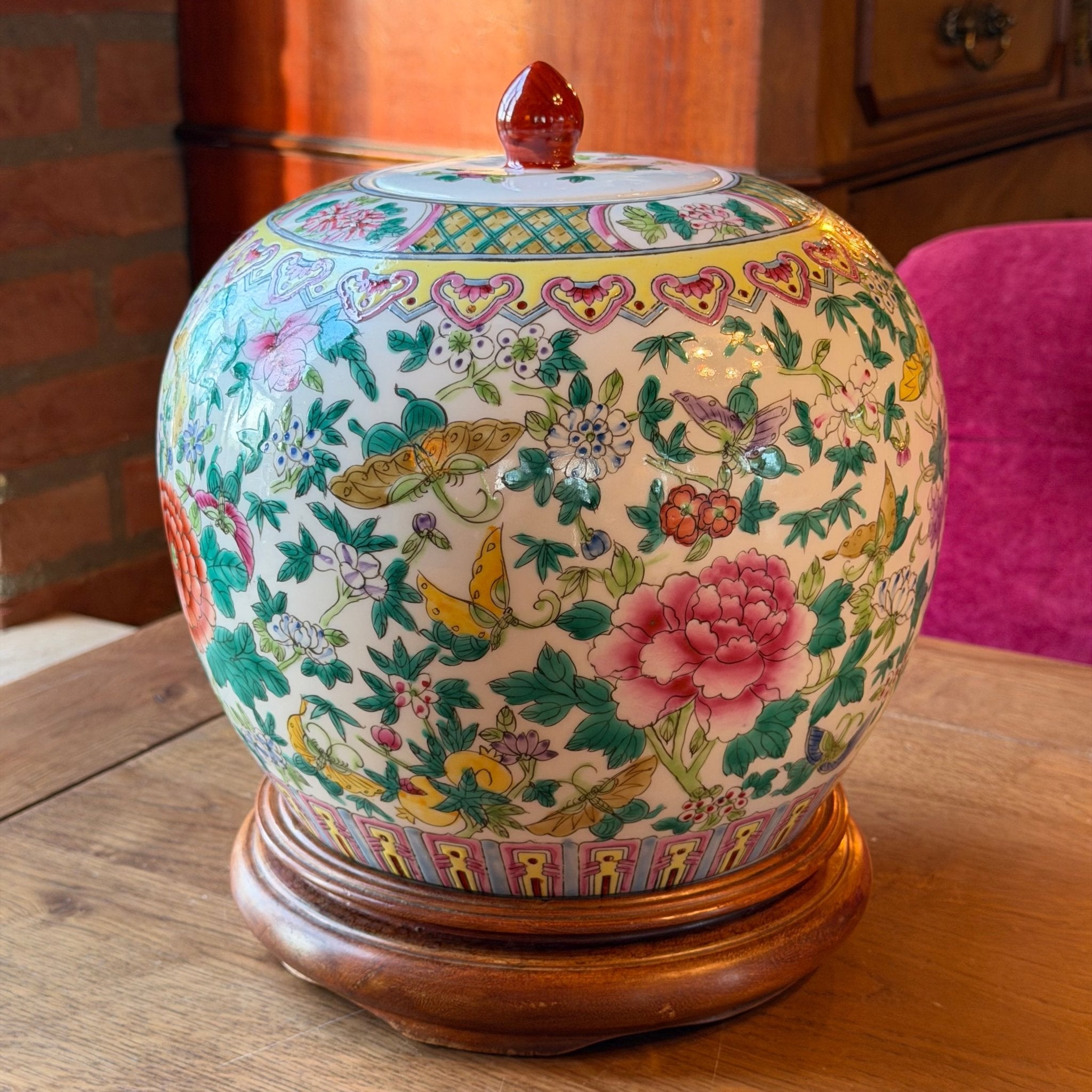 Paar Vintage Chinese Porseleinen Dekselpotten met Bloemen & Vogels – Famille Rose Stijl - The Collectionist