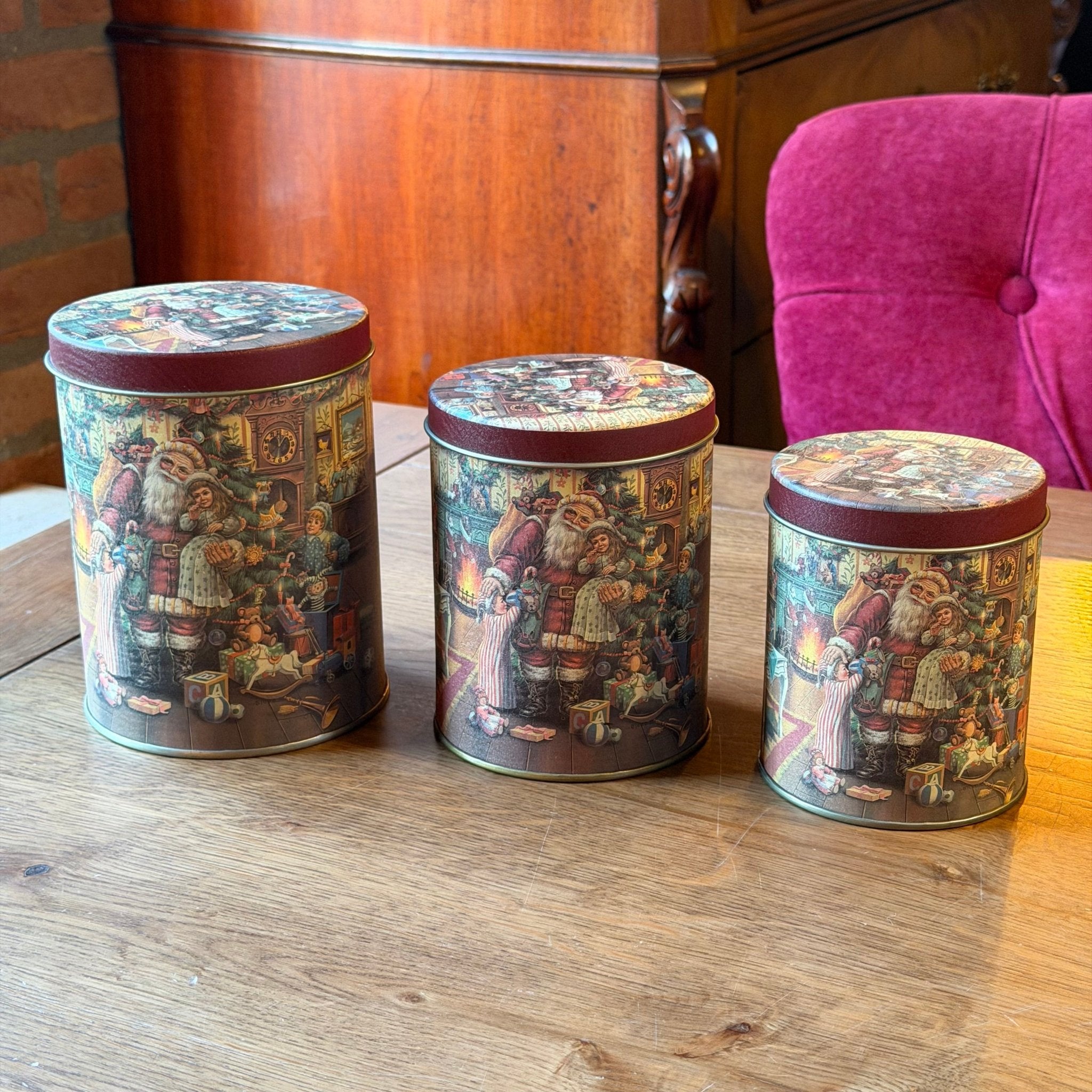 Set van drie kerstblikken met nostalgische kerstmanillustratie - The Collectionist