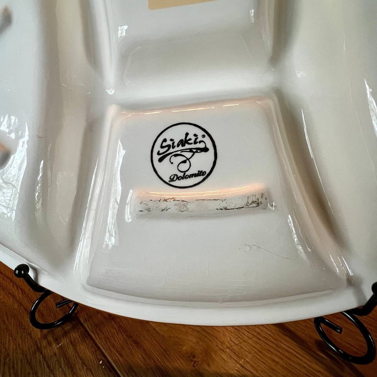 Vintage aardewerken kerst serveerschaal met vakverdeling – Siakis Dolomite - The Collectionist