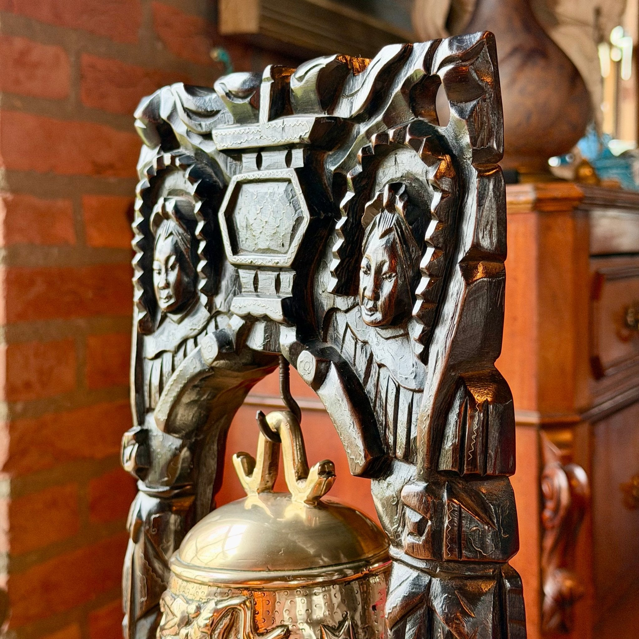 Vintage Balinese Tempelbel met Naga Draak in Ebbenhouten Standaard – 38 cm - The Collectionist