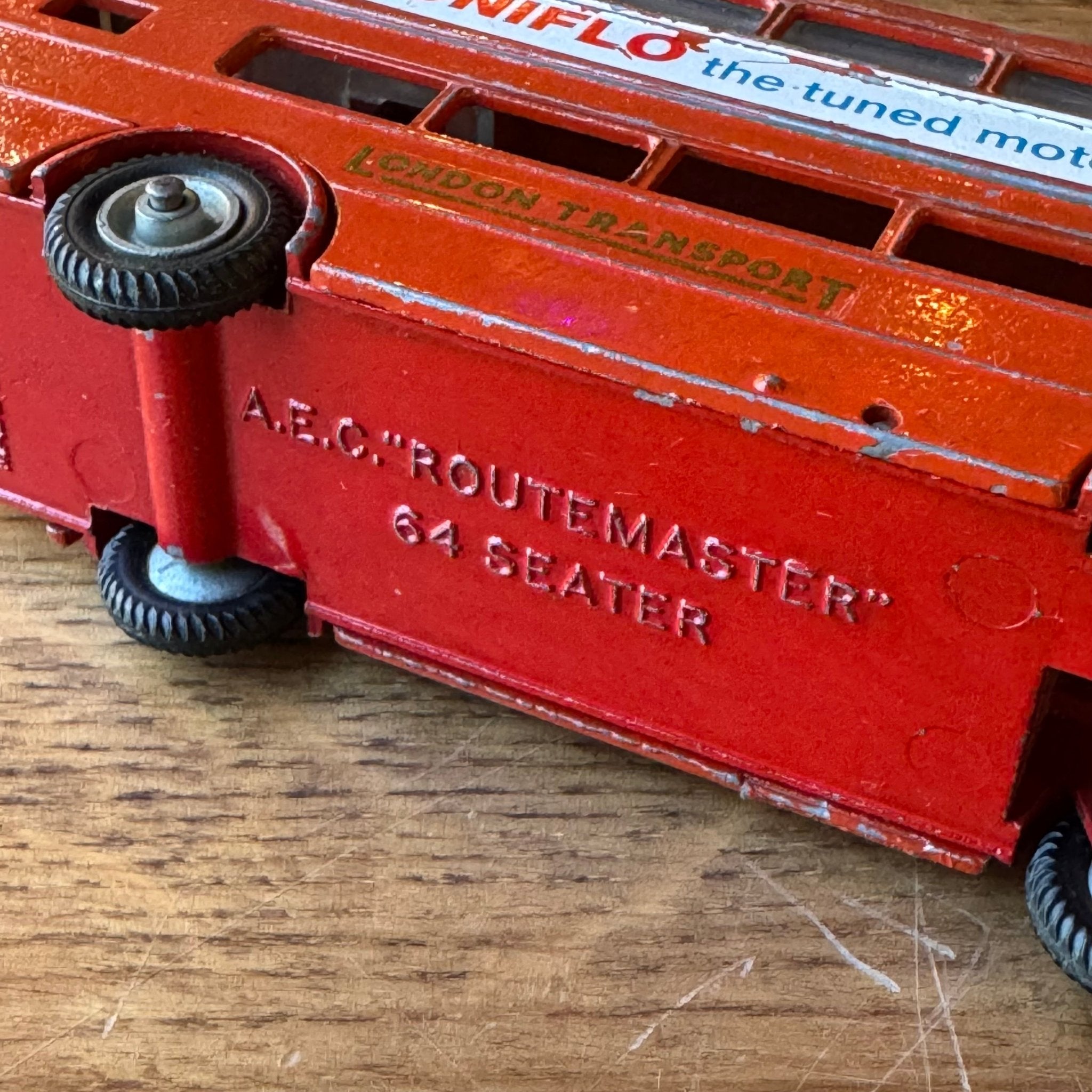Vintage Budgie Toys AEC Routemaster Dubbeldekker – London Transport – Esso UNIFLO Reclame - The Collectionist