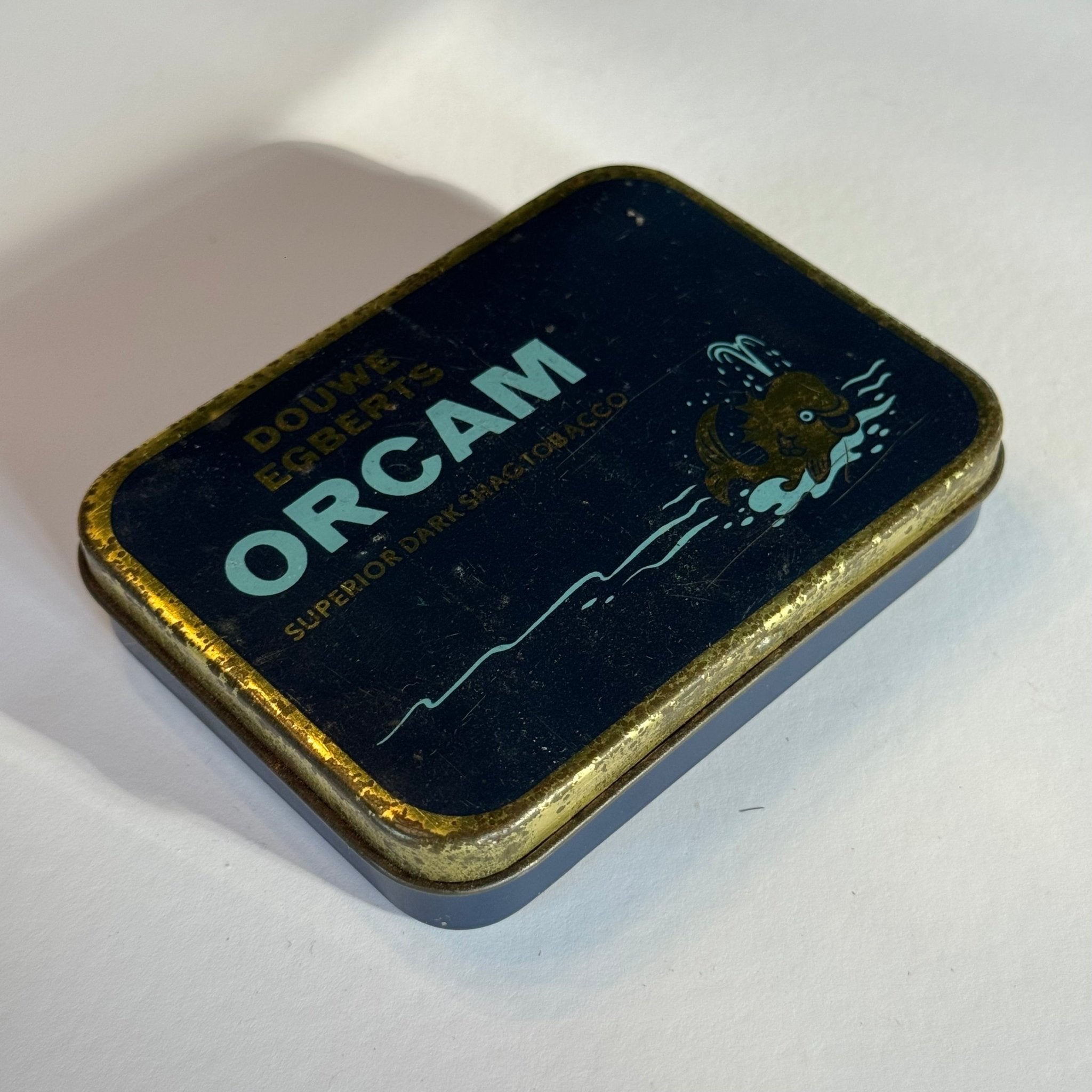 Vintage Douwe Egberts “Orcam” Tabaksblik – Superior Dark Shag Tobacco (ca. 1950s) - The Collectionist