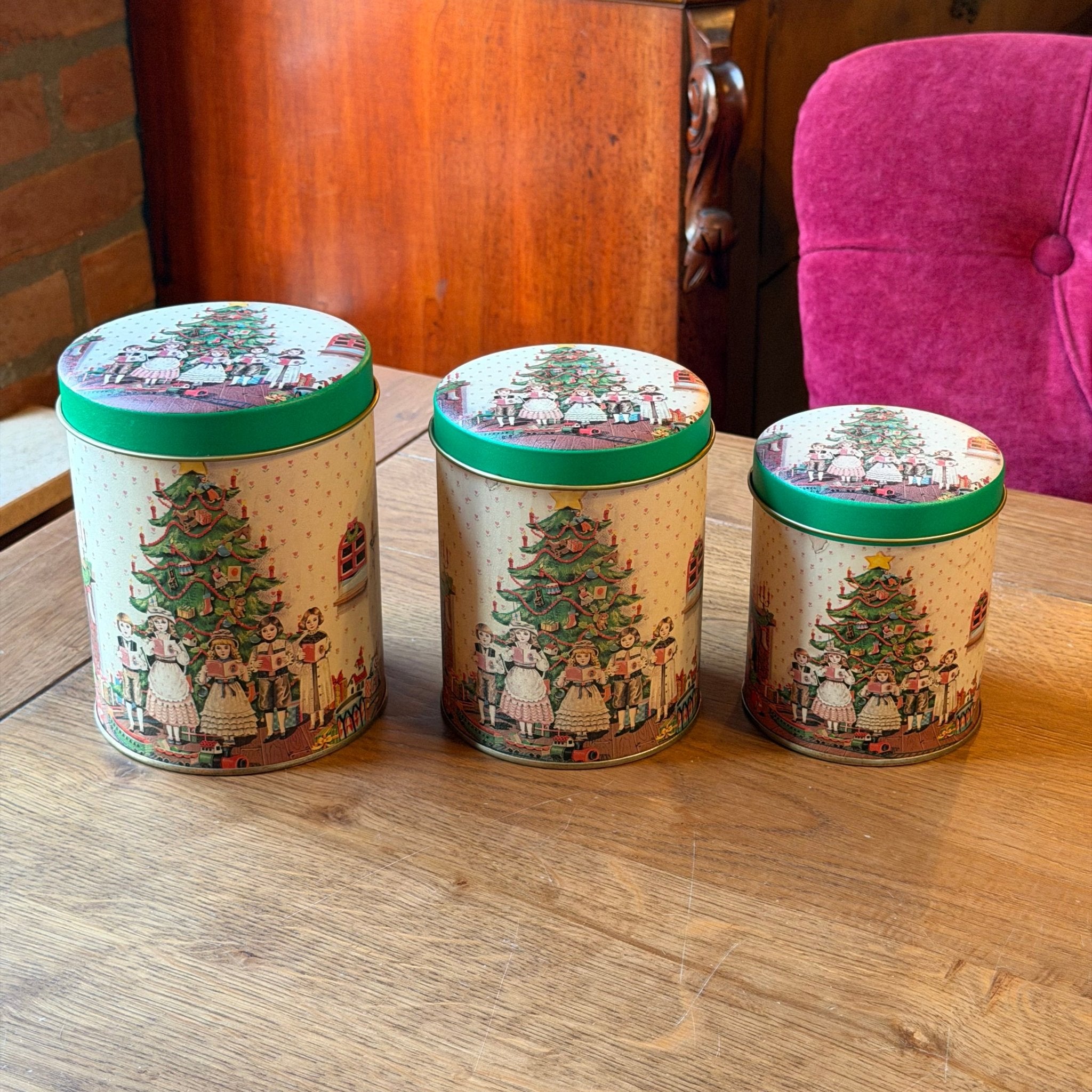 Vintage Kerstblikken Set van 3 – Kinderen bij de Kerstboom – Jaren 80/90 - The Collectionist