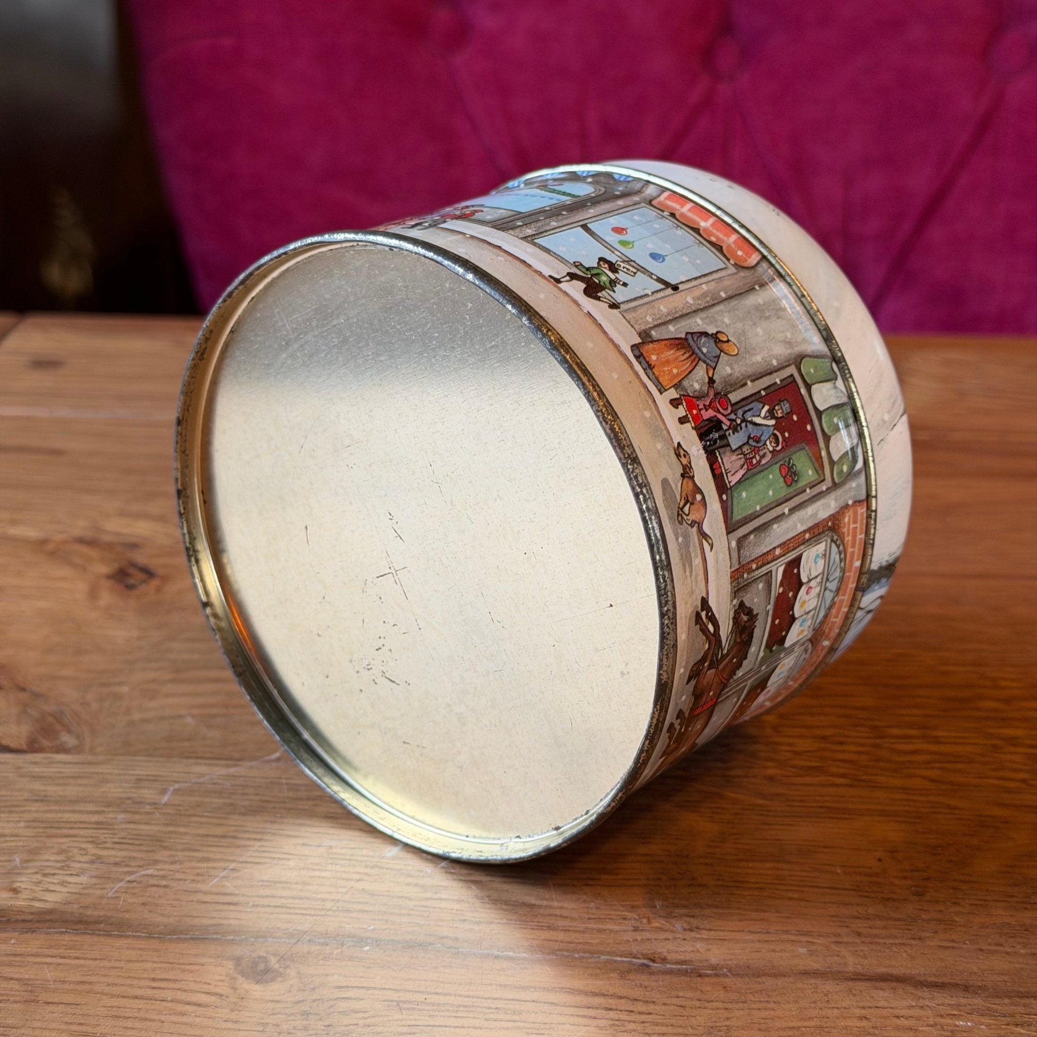 Vintage rond kerstblik met winters tafereel - The Collectionist