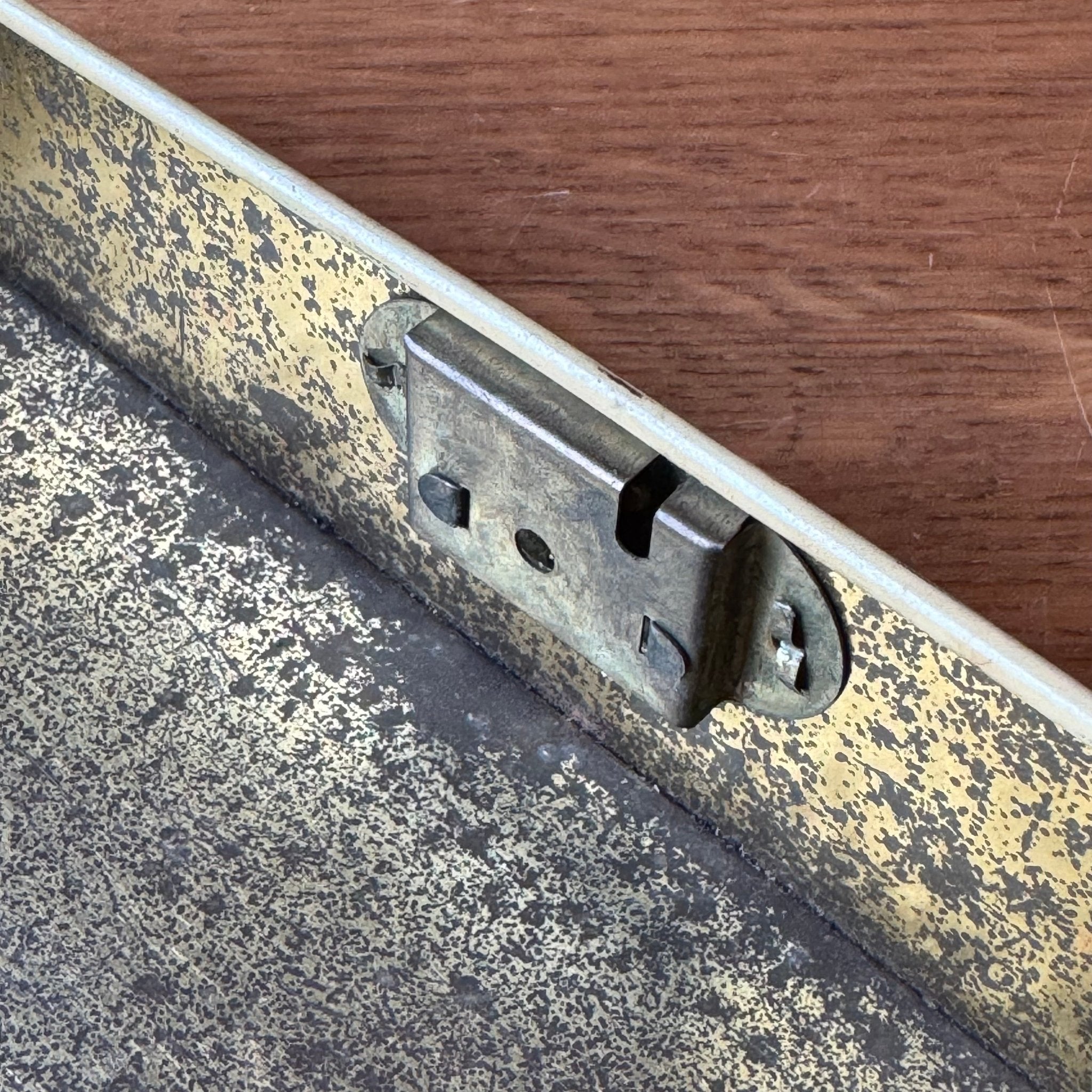 Vintage Victoria koekblik – koets & herberg tafereel – rechthoekig - The Collectionist