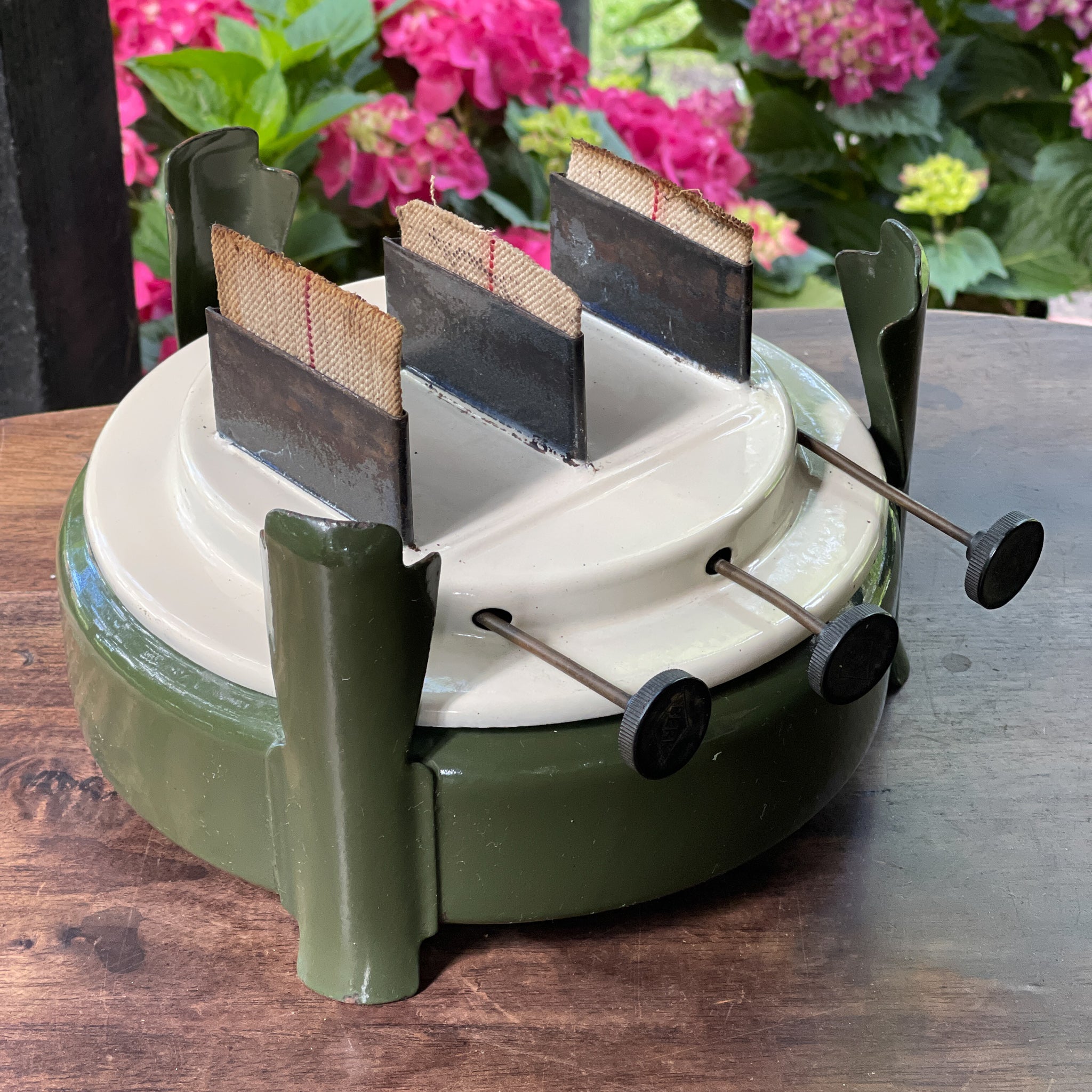 3 Pits Petroleumstel - The Collectionist