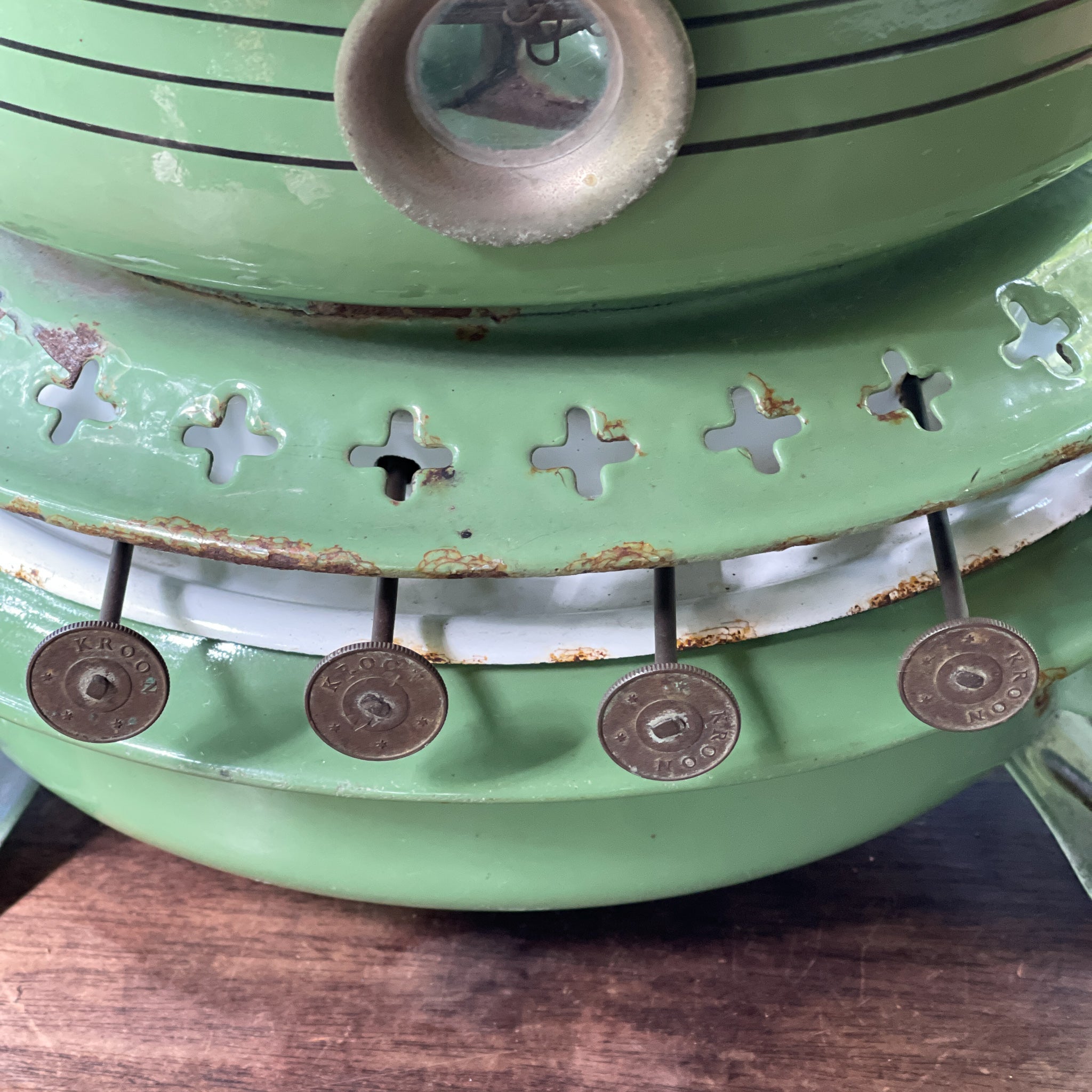 4 Pits Petroleumstel Kroon Nederlandse Emaille Fabriek - The Collectionist