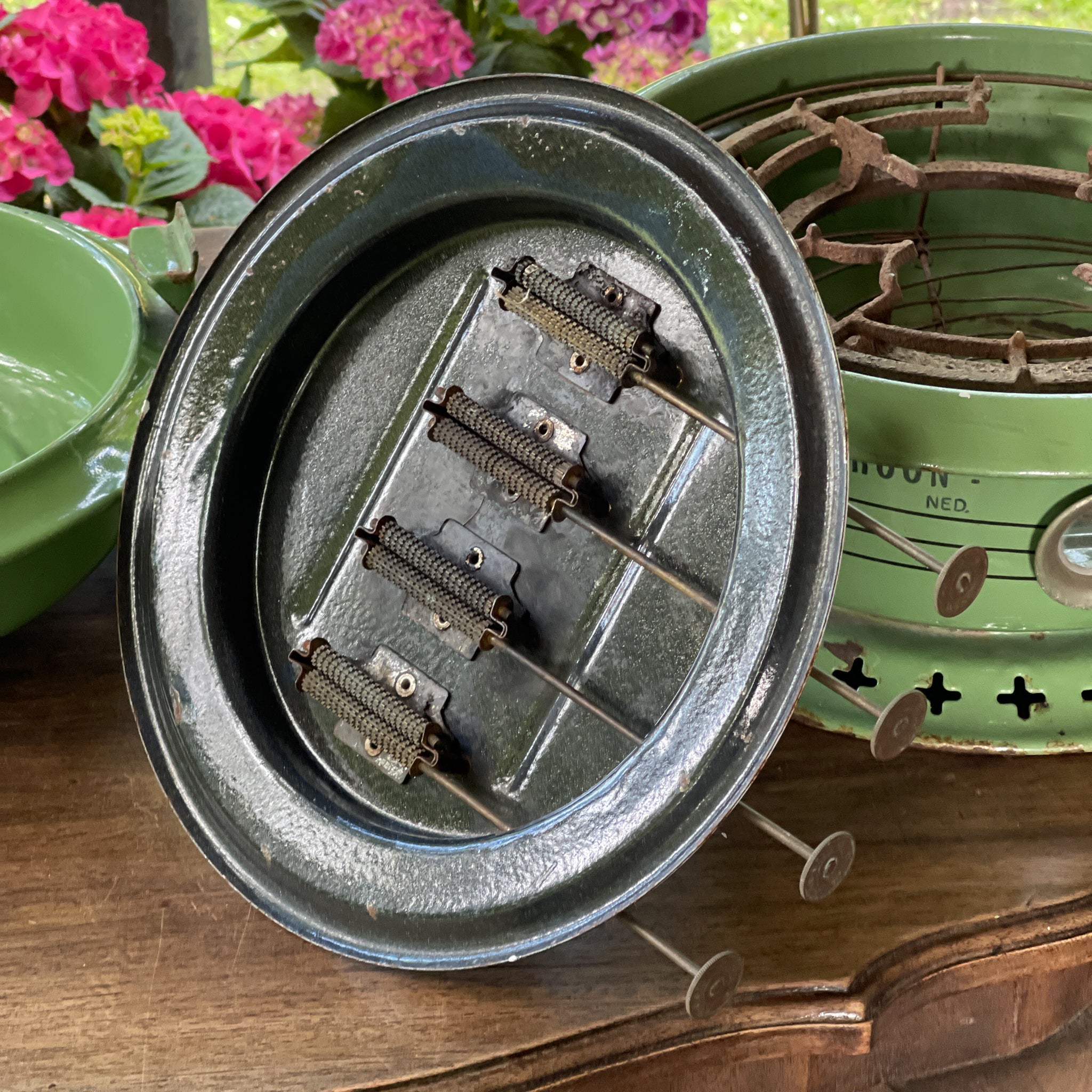 4 Pits Petroleumstel Kroon Nederlandse Emaille Fabriek - The Collectionist