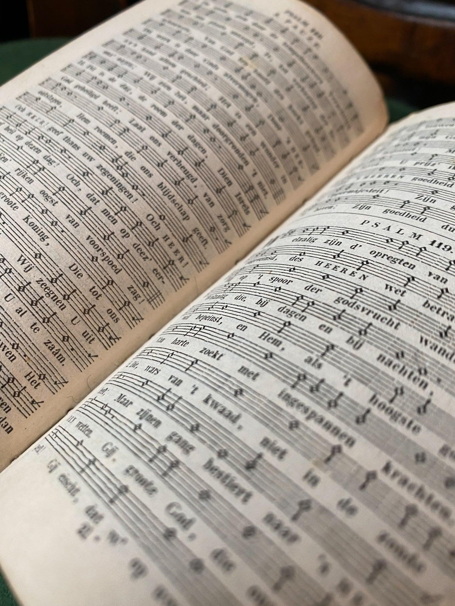 Antieke bijbel met leren kaft uit 1884 - Bamestra Curiosa