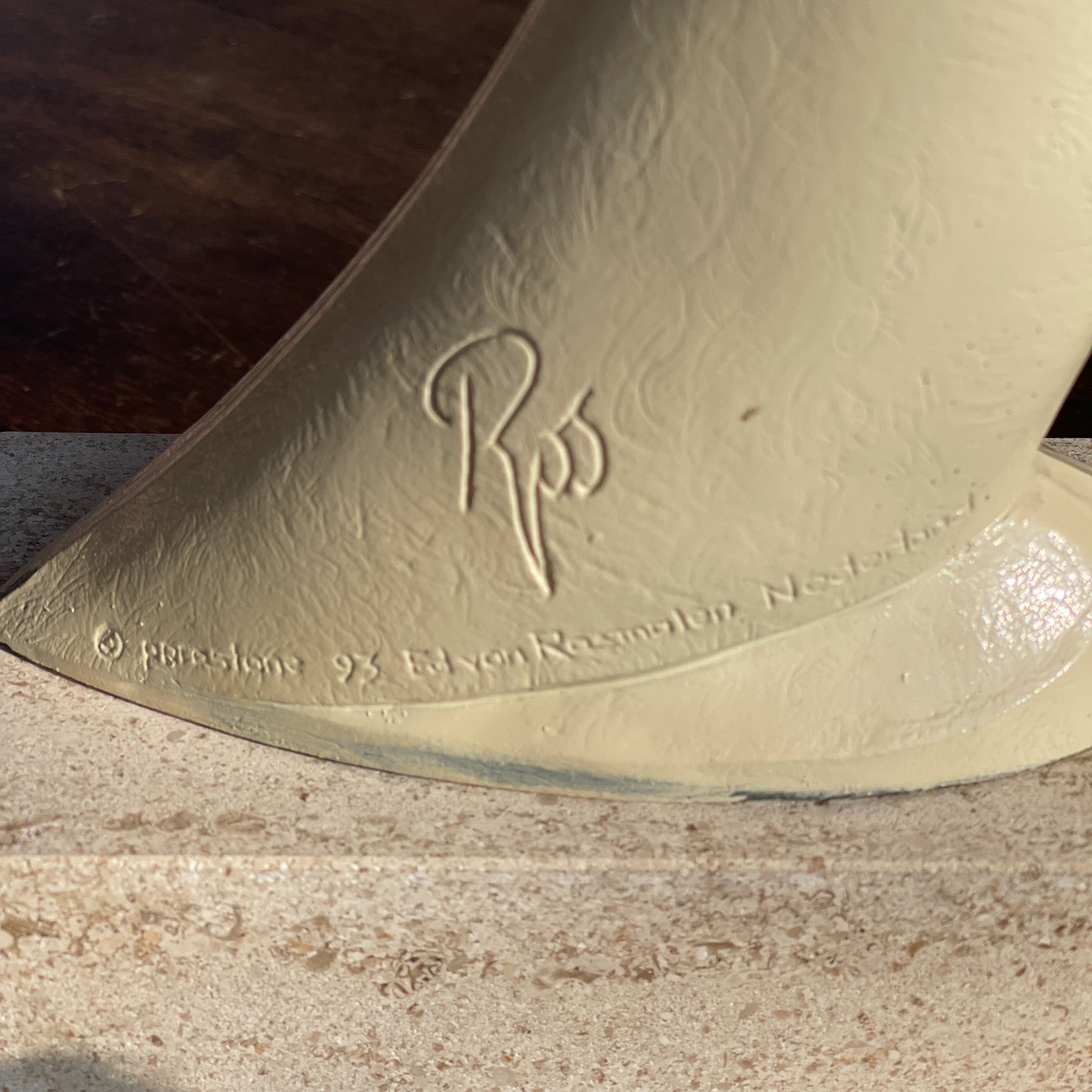 Beeldje van amoureus paar door Ed van Rosmalen - Bamestra Curiosa