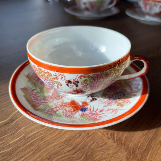 Drie kopjes met zes schoteltjes van Chinees porselein - Bamestra Curiosa