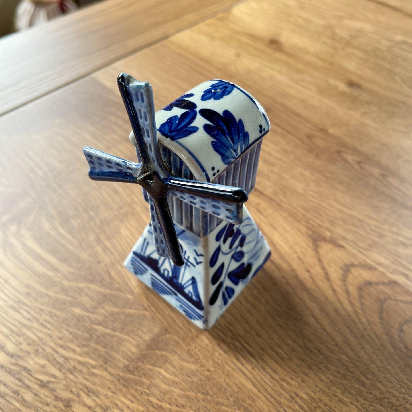 Molentje Delfts Blauw - Bamestra Curiosa