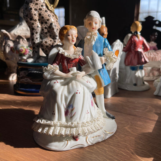 Porseleinen beeld - Bamestra Curiosa