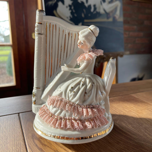 Vintage porseleinen beeldje met muziek - Bamestra Curiosa