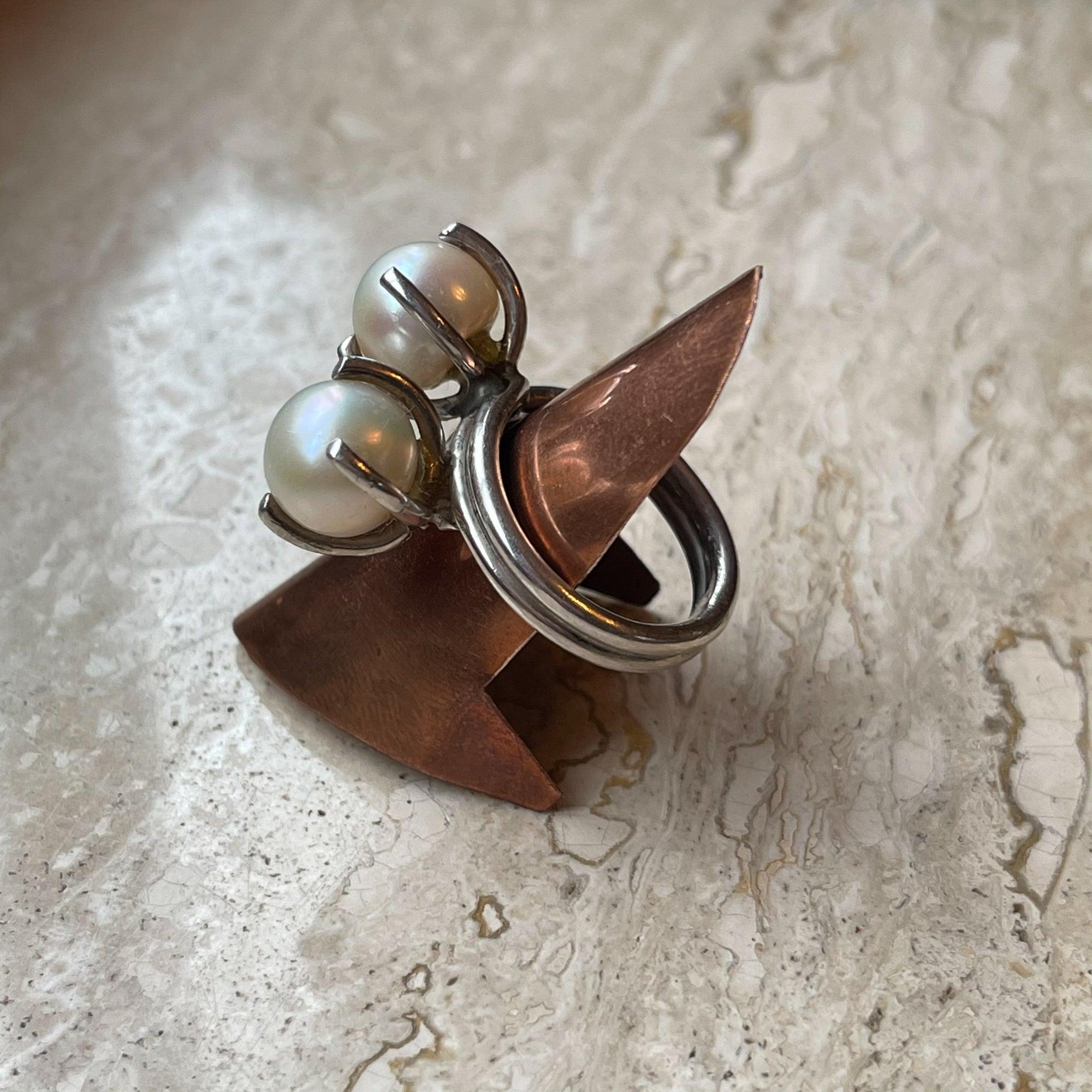 Zilveren ring met zoetwater parels van Wim Lammers - Bamestra Curiosa