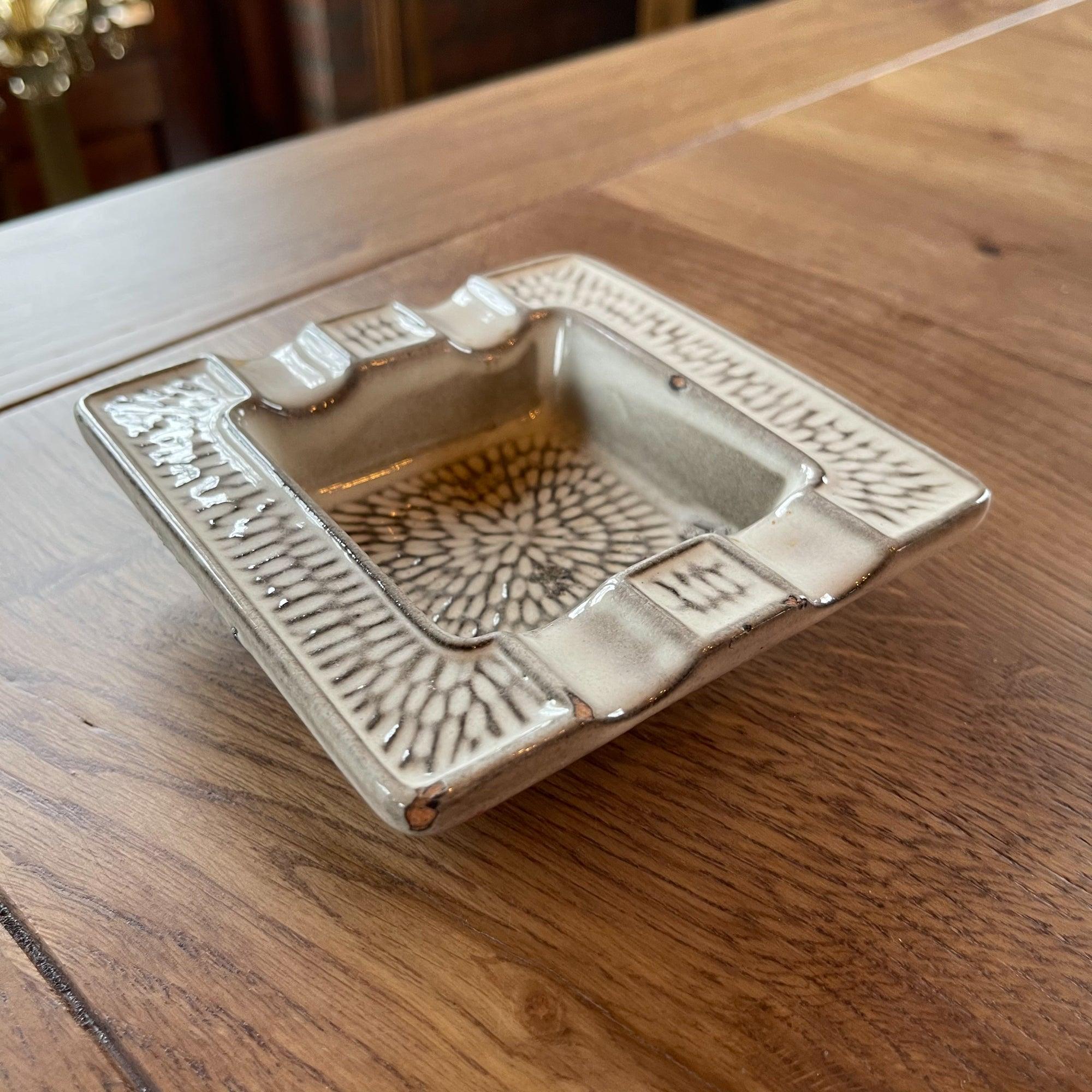 Aardewerk asbak - The Collectionist