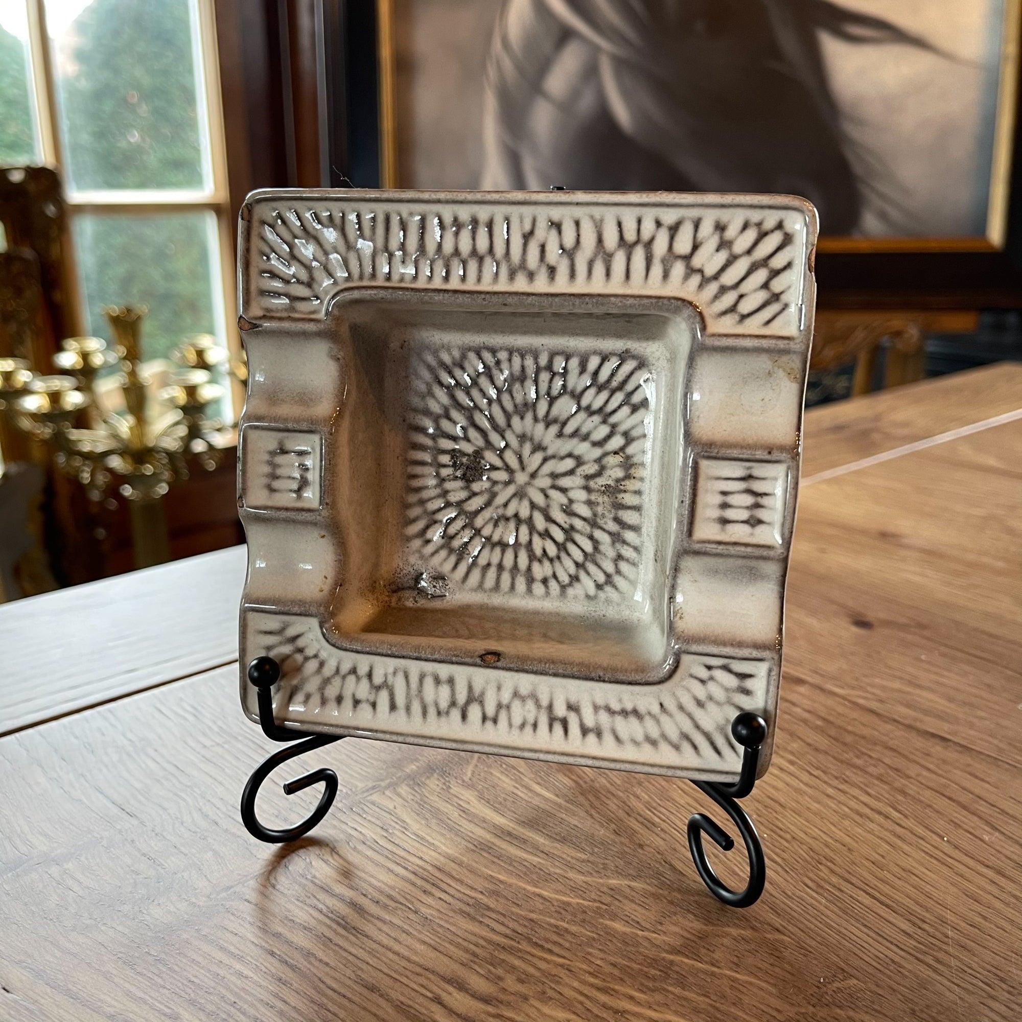 Aardewerk asbak - The Collectionist