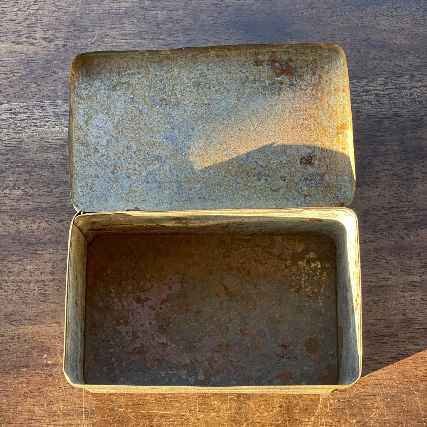 Antiek blik met kinderen in klederdracht - Bamestra Curiosa