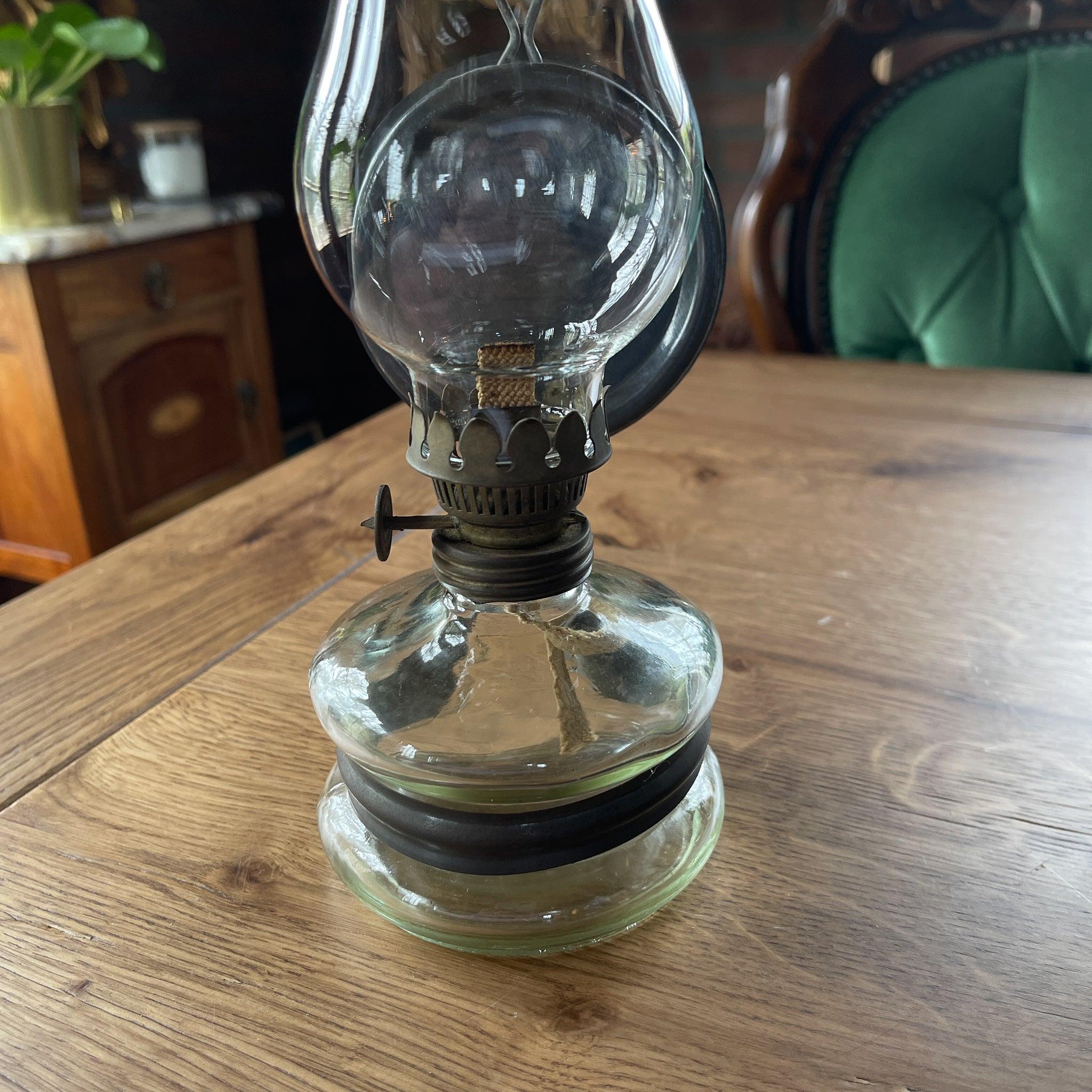 Antieke glazen olielamp - The Collectionist