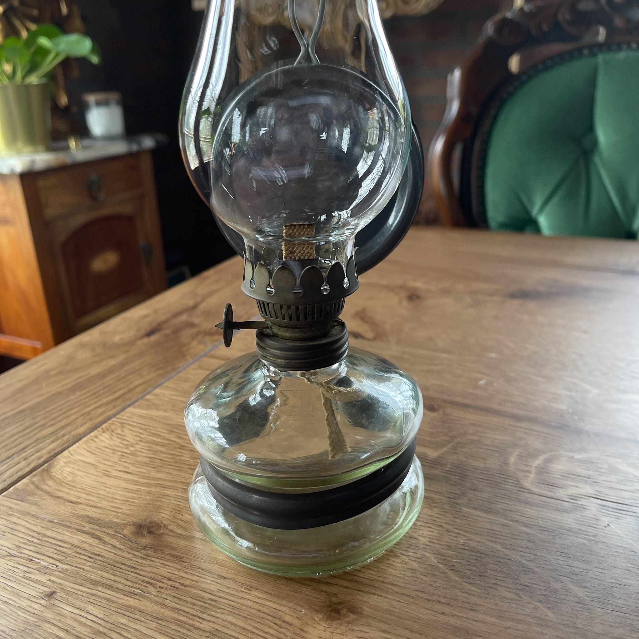 Antieke glazen olielamp - The Collectionist