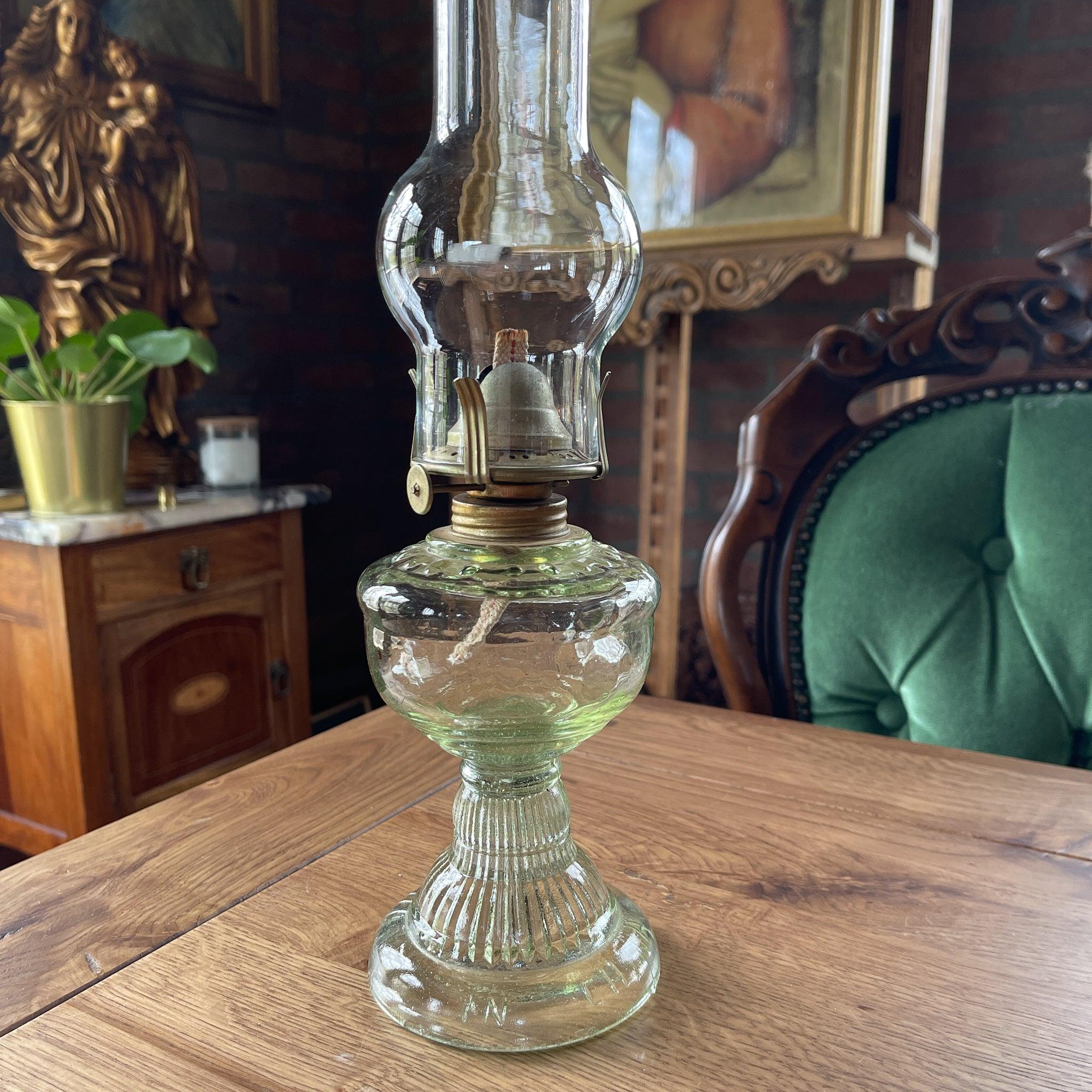 Antieke glazen olielamp - Bamestra Curiosa