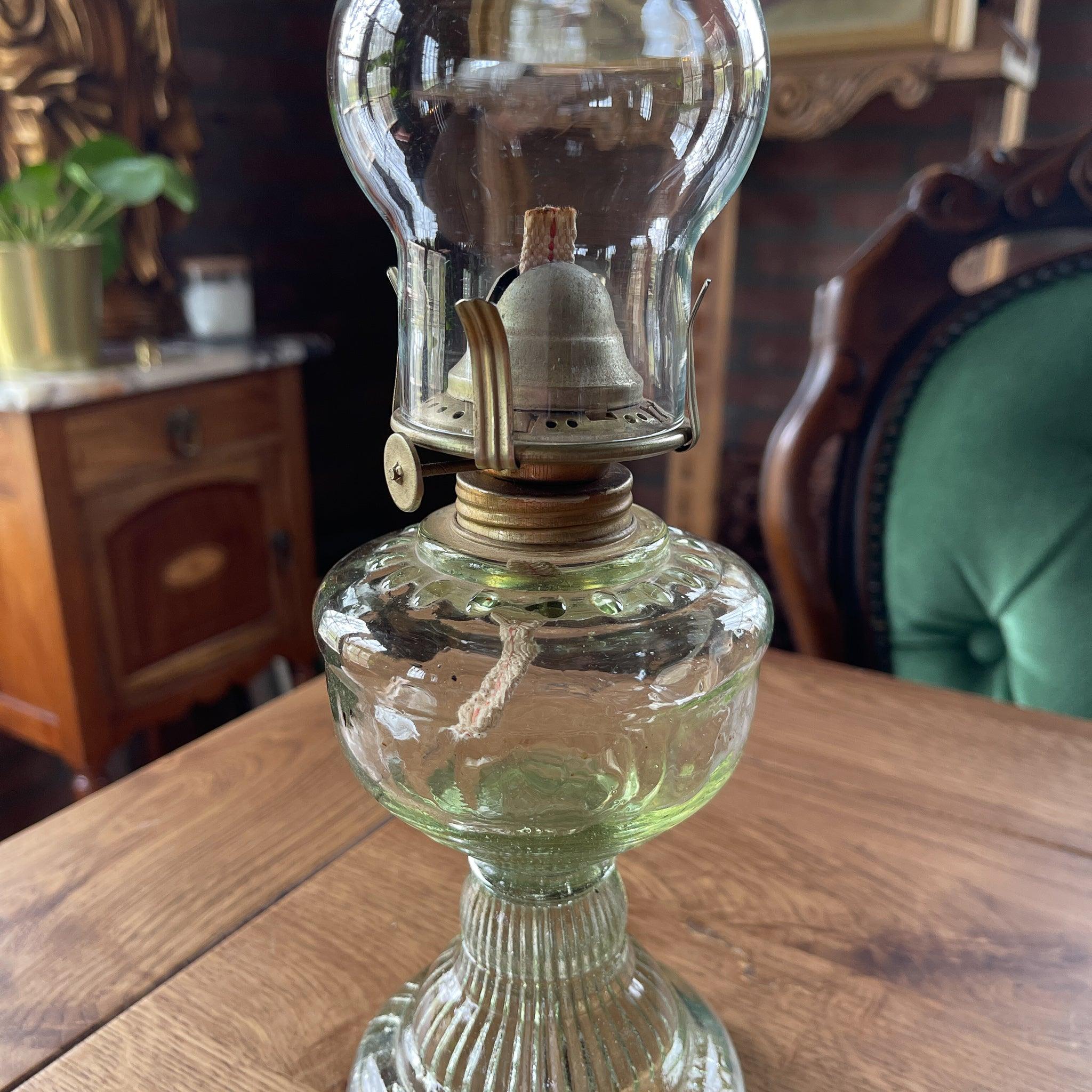 Antieke glazen olielamp - Bamestra Curiosa