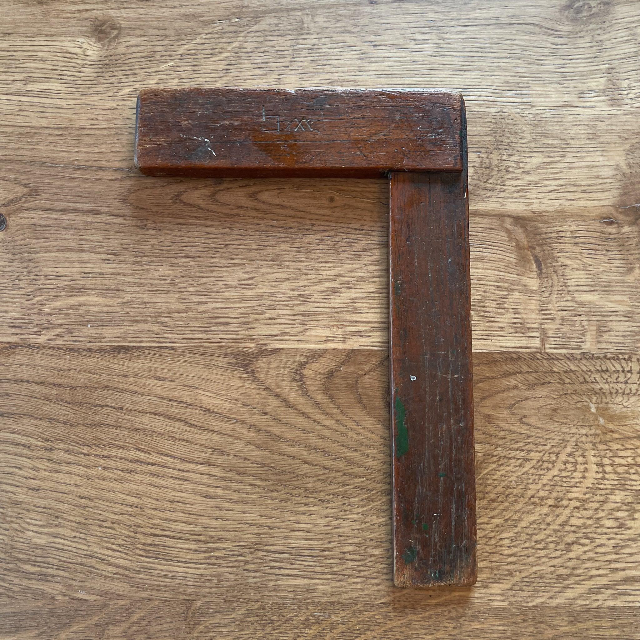 Antieke haakse hoek van hout - The Collectionist