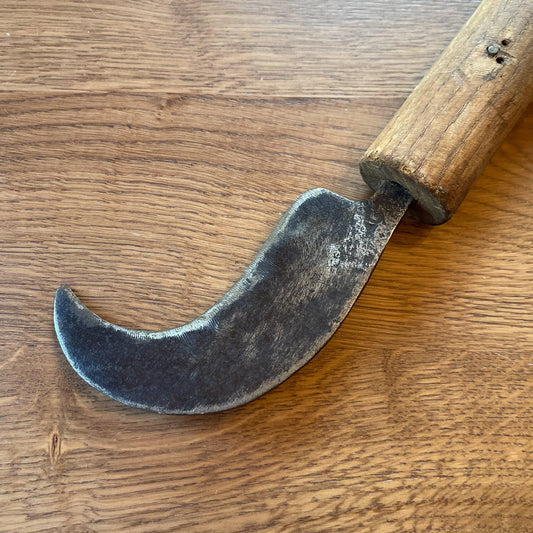 Antieke hakmes met lange steel - Bamestra Curiosa