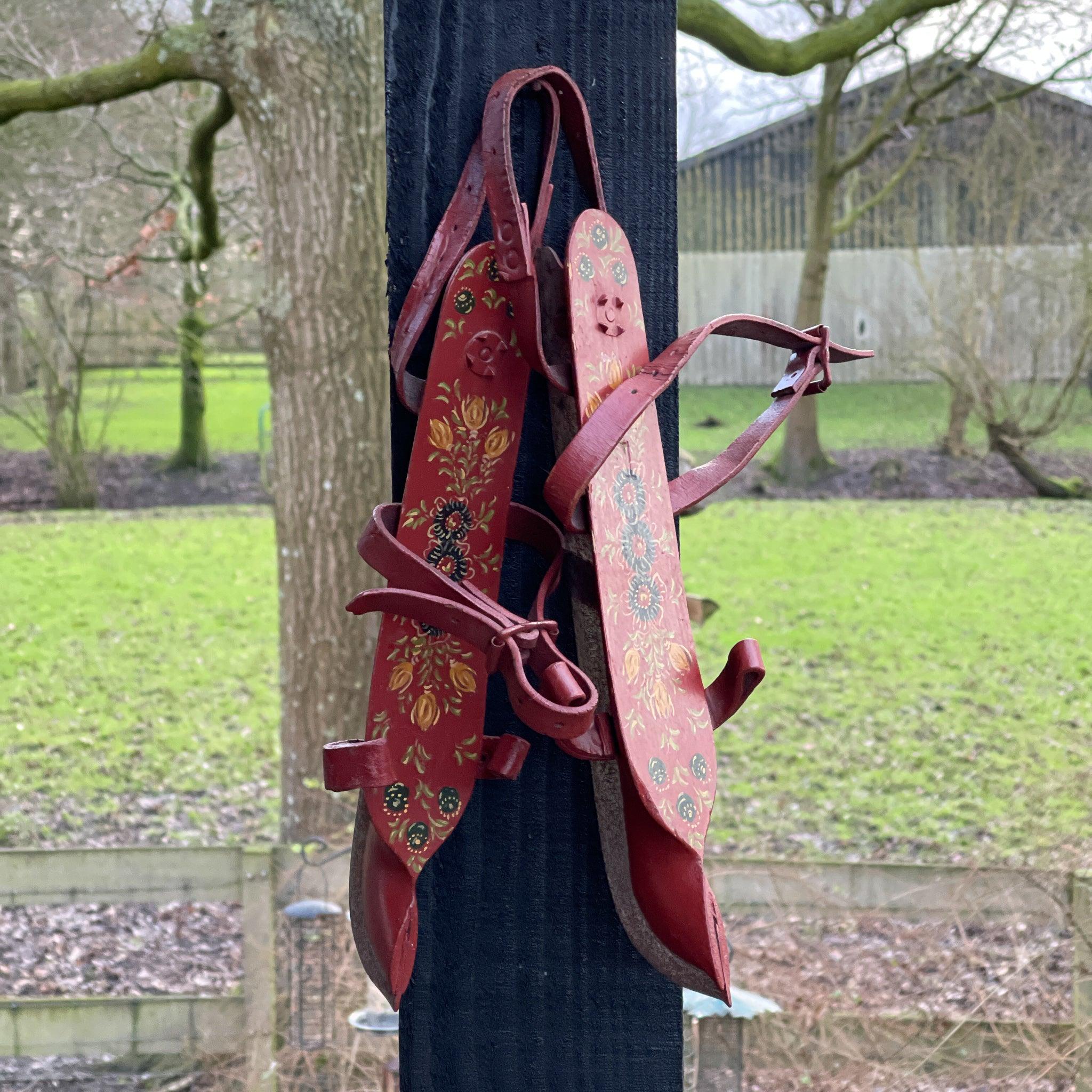 Antieke Hindeloopen schaatsen - The Collectionist