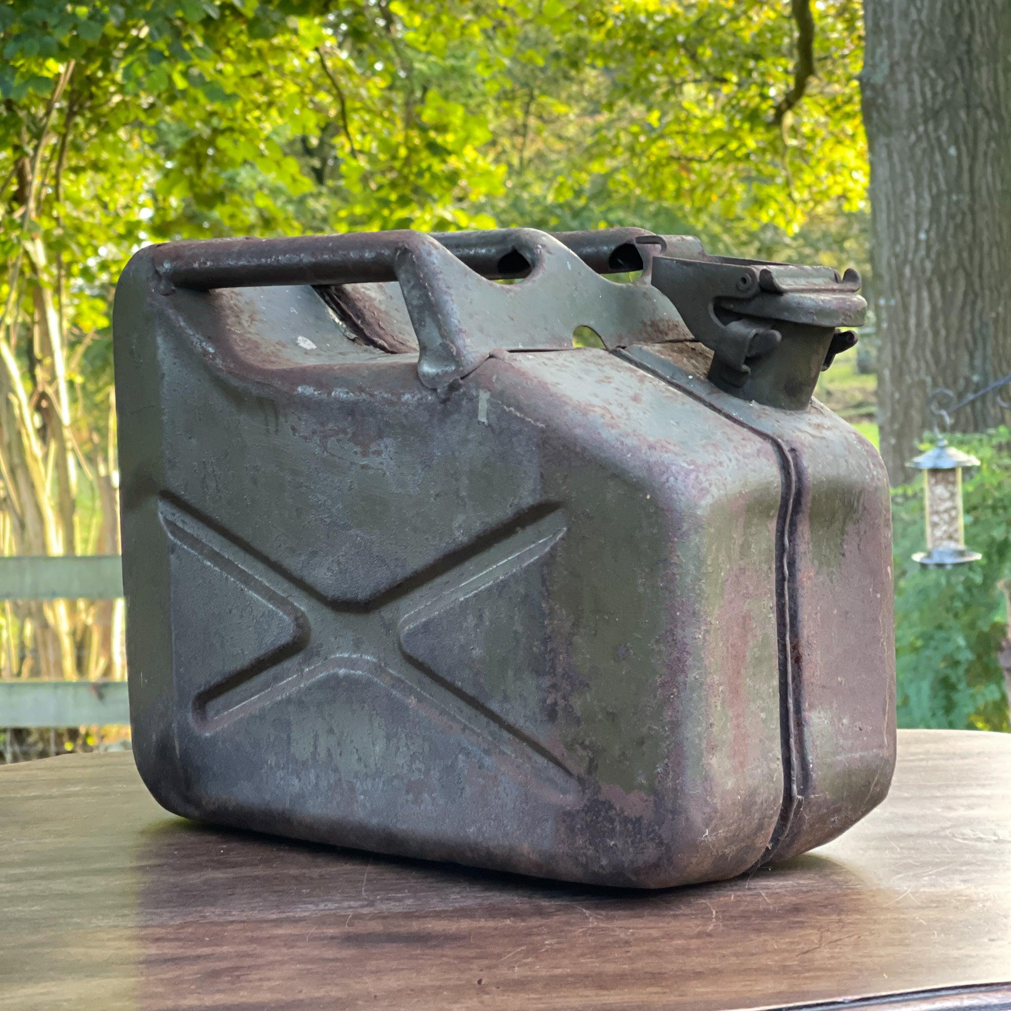 Antieke ijzeren Jerrycan A. Aubry Paris - The Collectionist