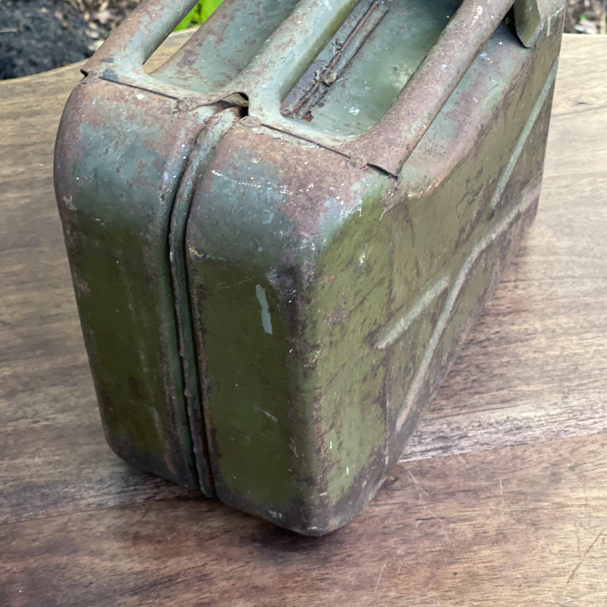 Antieke ijzeren Jerrycan A. Aubry Paris - The Collectionist