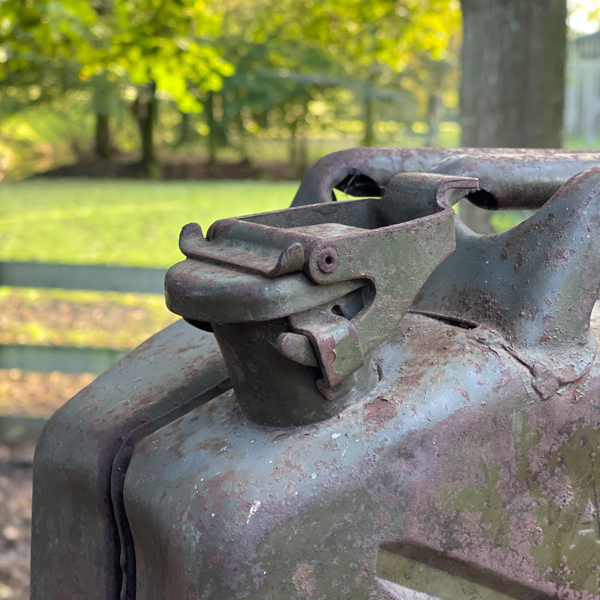 Antieke ijzeren Jerrycan A. Aubry Paris - The Collectionist