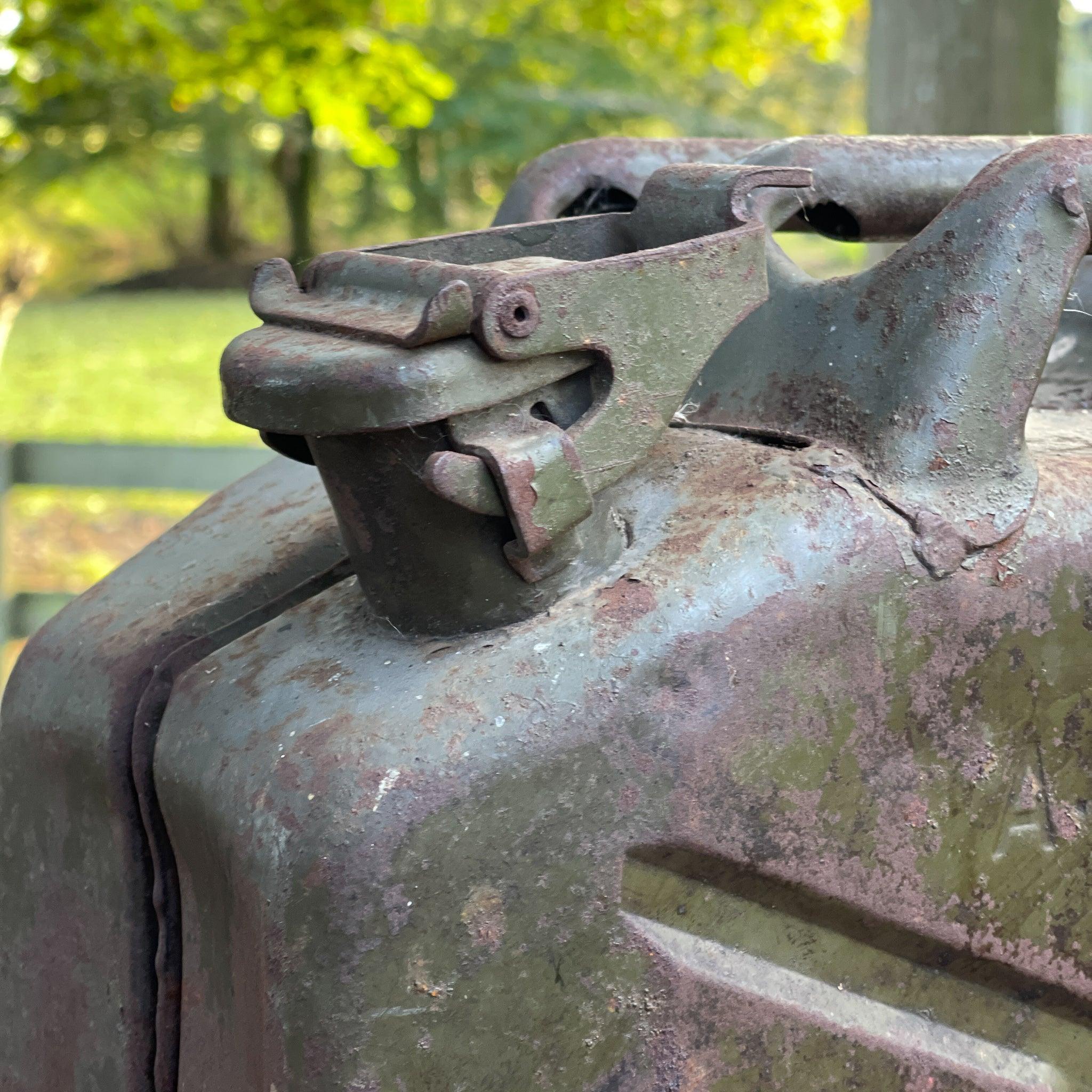 Antieke ijzeren Jerrycan A. Aubry Paris - The Collectionist