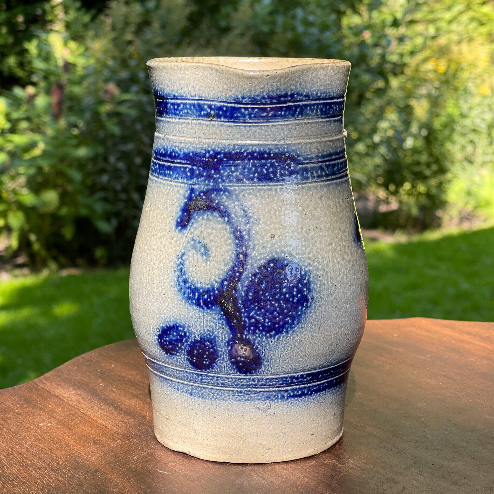 Antieke Keulse aardewerk schenkkan / vaas Lebon & Suilen - The Collectionist