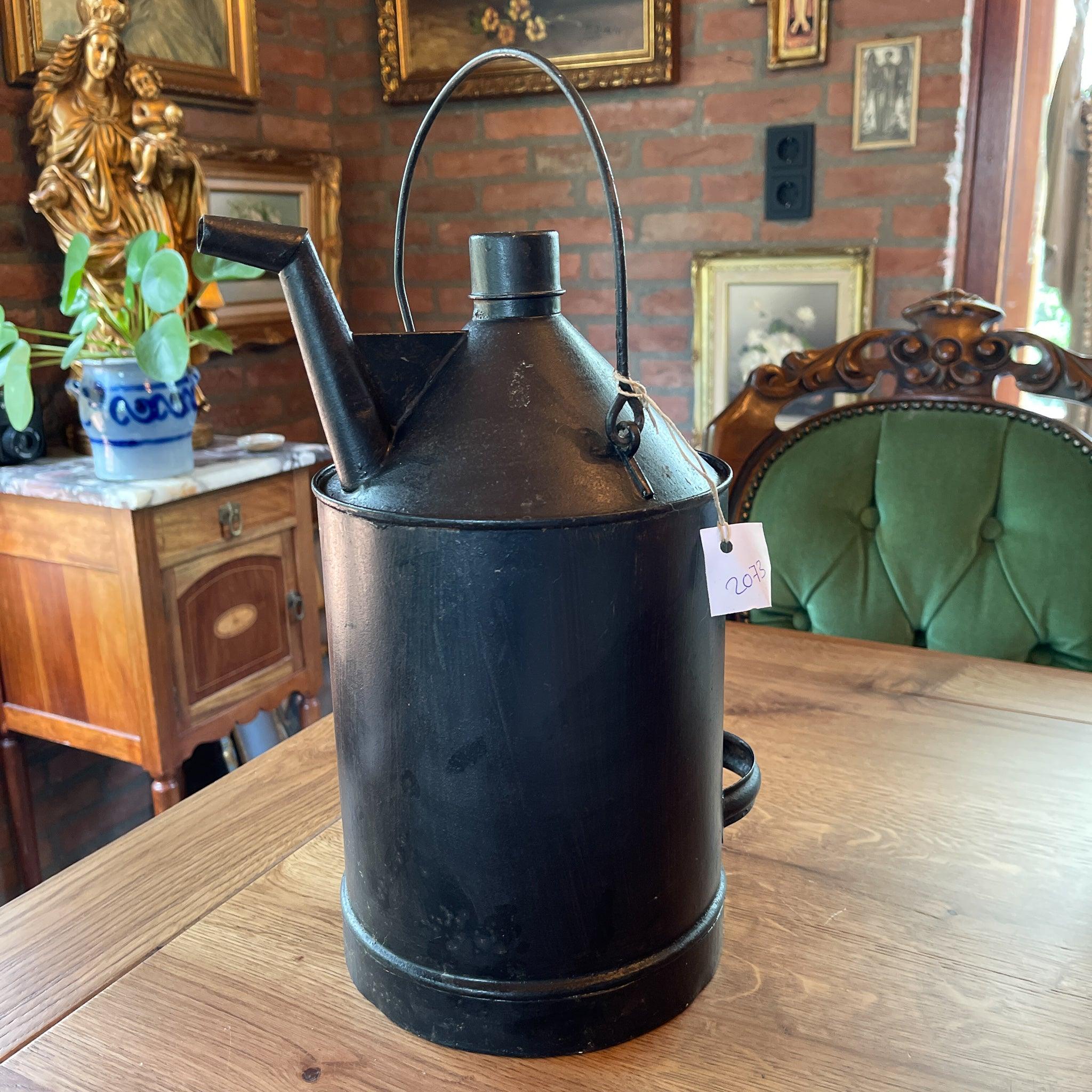 Antieke metalen oliekan - The Collectionist